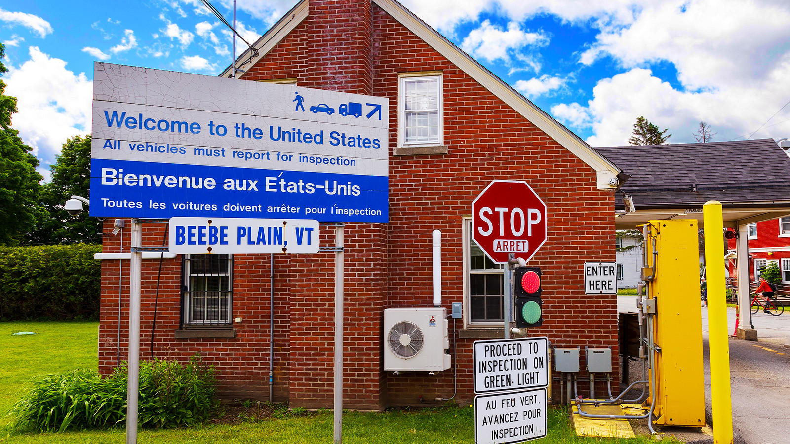 Is This The Least Secure U.S.-Canada Border Crossing?
