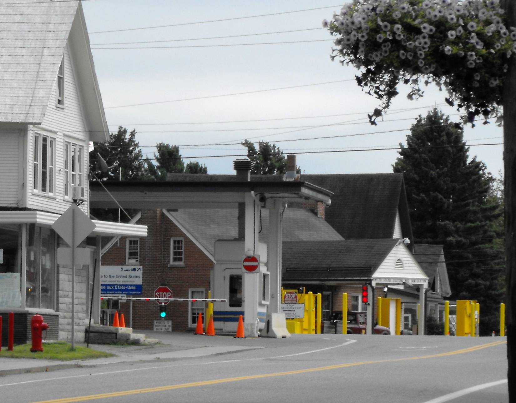 Canadian Border Checkpoint Canadians Have Mixed Reactions As New $600,000 Door Emerges At Library ...