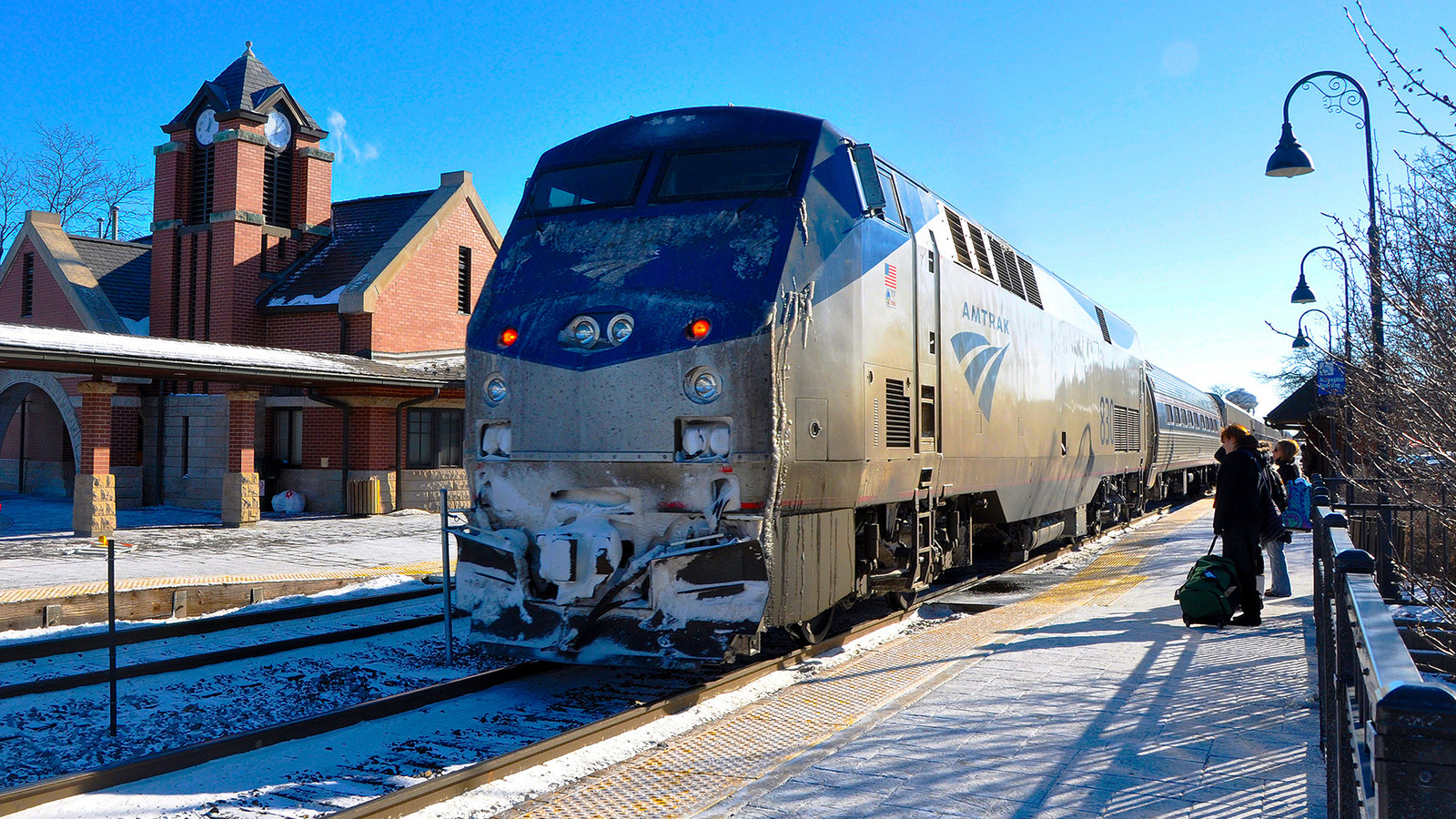 America’s Most Romantic Train Ride Is An Underrated Amtrak Route With Snowy Peaks And Glass-Dome Views