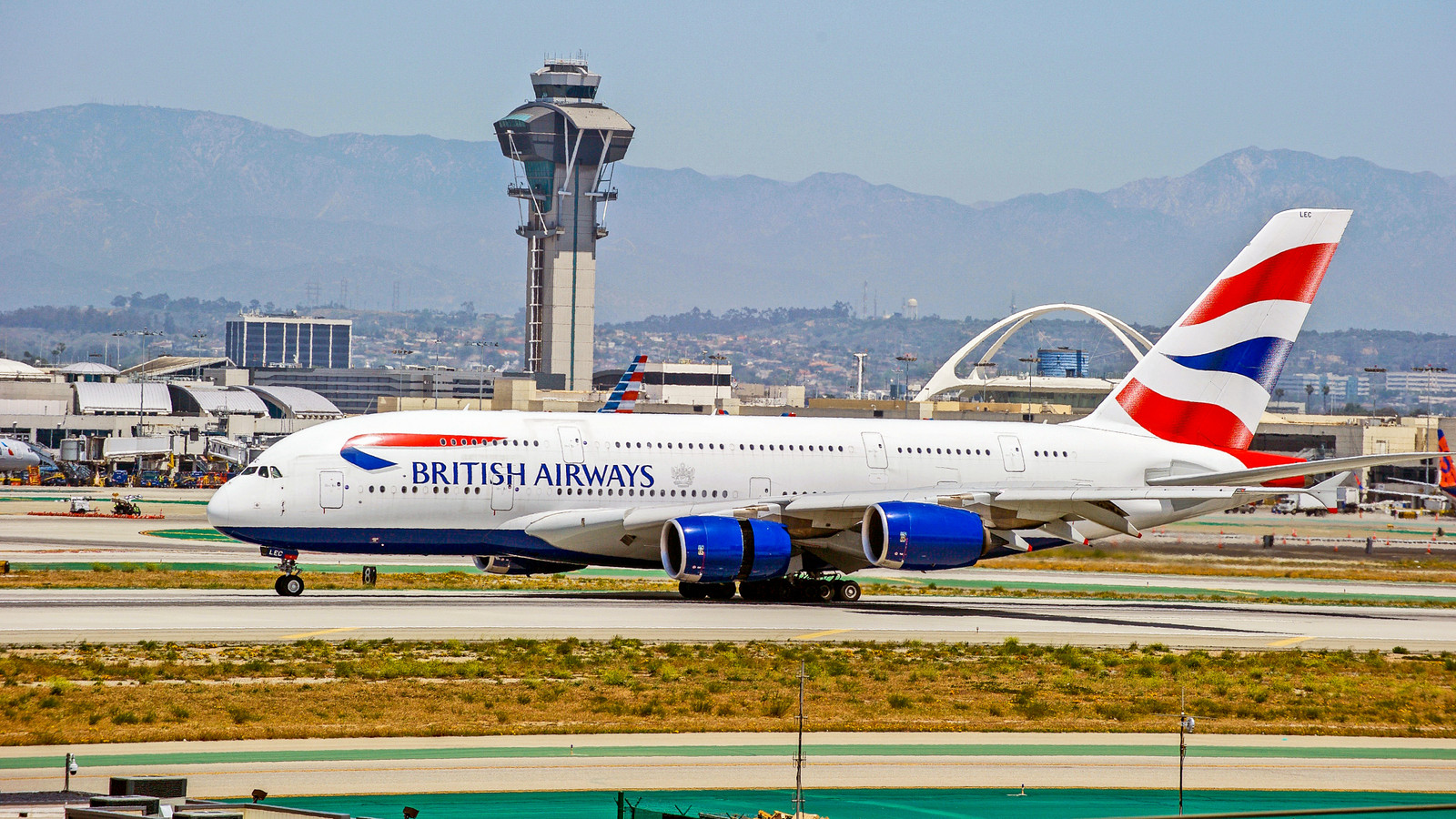 U.S.-Bound Flight To Los Angeles Ends In Search For Passenger Who Hospitalized Crew With Candy Gift