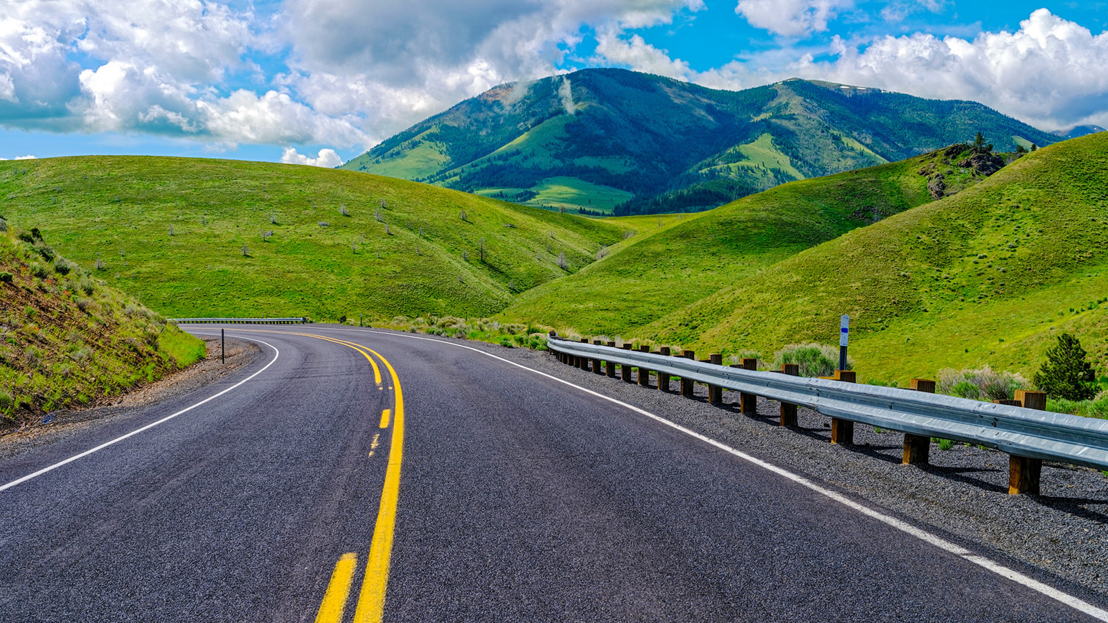 Forget Route 66: America's First Road Trip Route Is 100 Years Older And Still Drivable Today