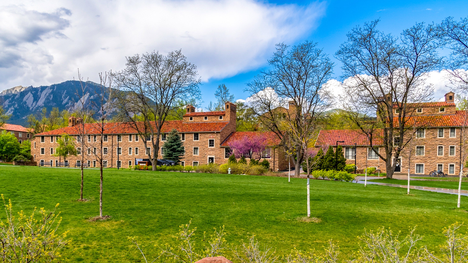 10 Most Beautiful College Towns In The U.S. In 2026