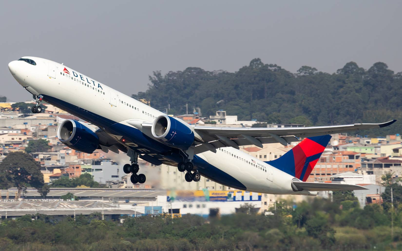 Delta Air Lines Responds After Passengers On Flight 104 Panic Over ...