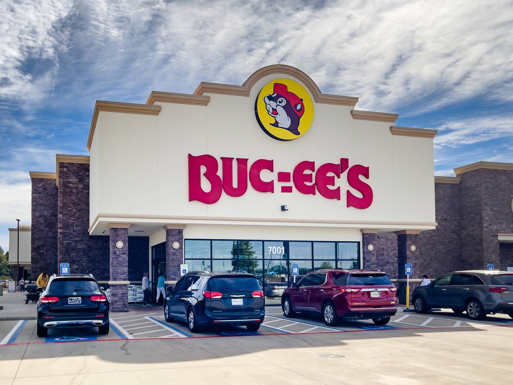 Reaction Test Code Buc-ee's Strict Employee Dress Code Is Still Generating Mixed Reactions ...