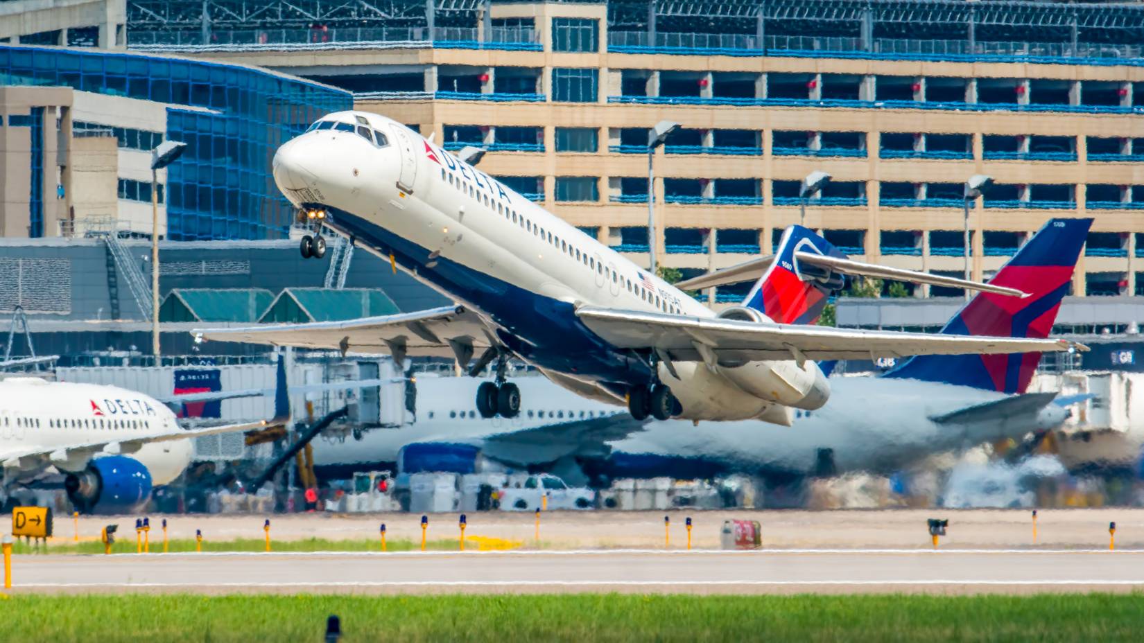 Delta Air Lines Plans Ahead And Mass Cancels Midwest Flights