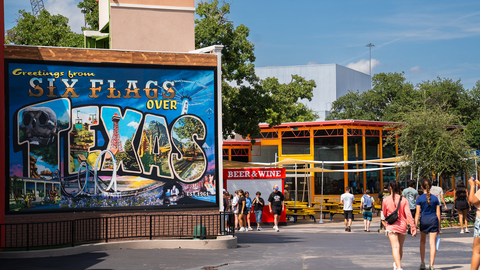 Six Flags Over Texas Changes Entry Rules For Younger Guests With New Chaperone Policy