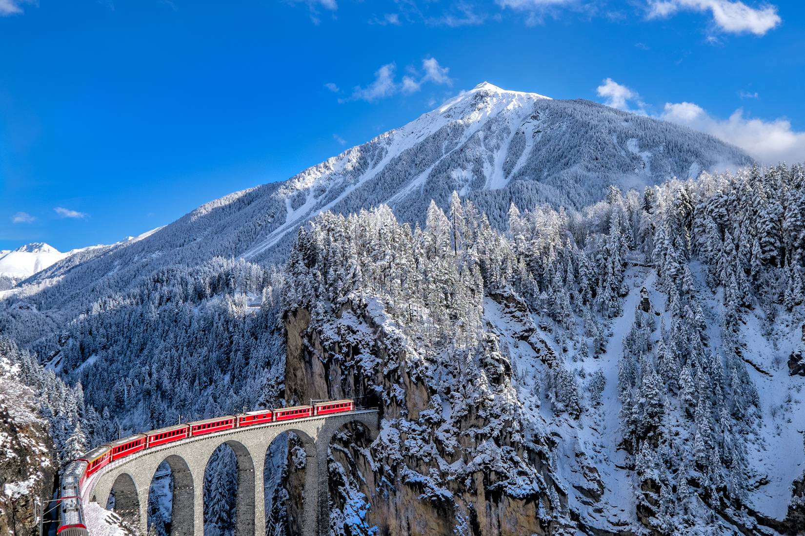 America's Most Iconic Train Rides Are Two Unforgettable Westbound ...