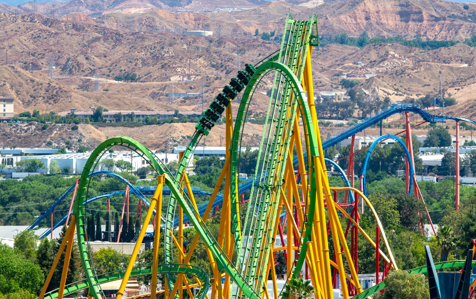 8 Most Epic Record-Breaking Roller Coasters In The U.S. In 2026