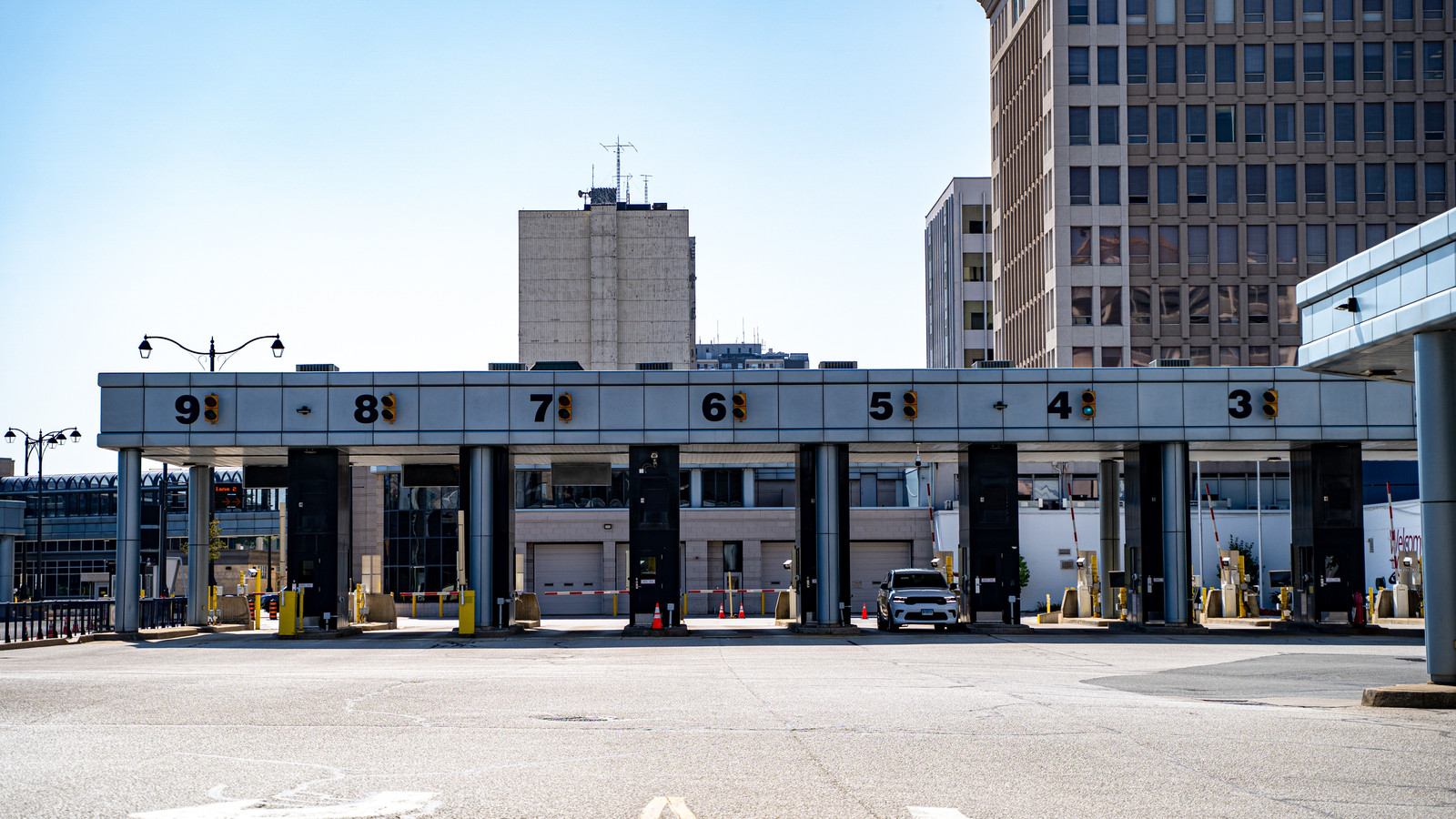 Canadian Crossing From U.S. Faces Unpleasant Experience After Giving The Wrong Answer Over iPad Purchase