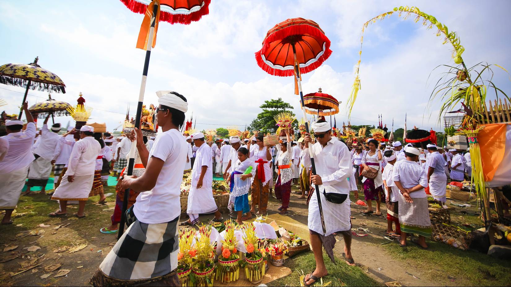 Wisatawan Amerika Diingatkan Untuk Menghormati Aturan Keagamaan Saat Turis AS Ditahan Karena Melanggar Larangan Beraktivitas di Luar Ruangan Bali
