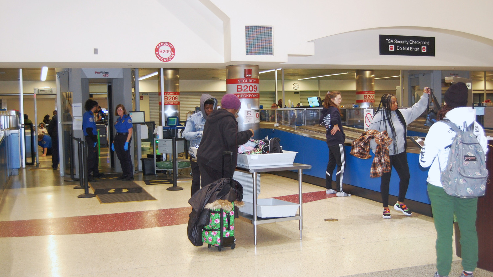 TSA To Screen Delta Air Lines And JetBlue Passengers Miles From U.S. Airport In First-Ever New System