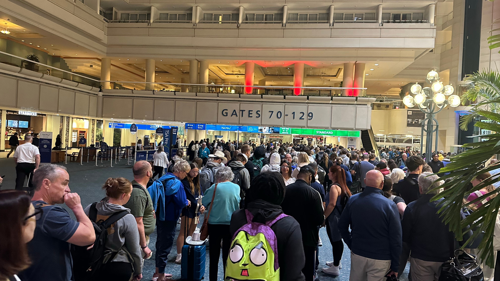 800 Passengers At U.S. Airport Threatened With Arrest During 5-Hour ...