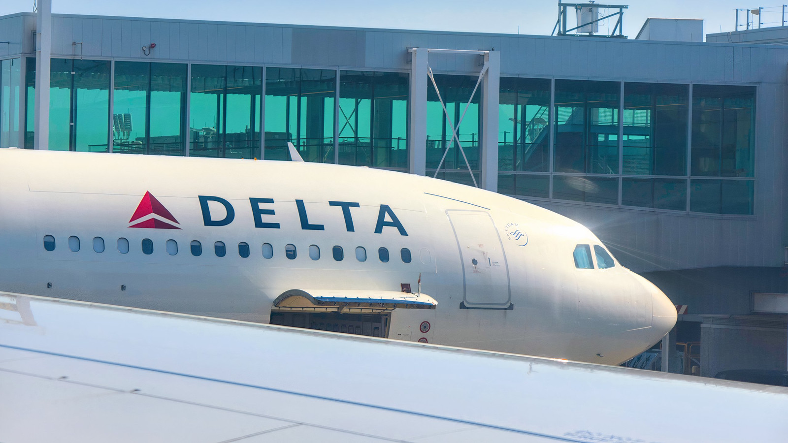 Delta Air Lines Plane Narrowly Avoids Making "Very Bad Mistake" After Pilot Contacts Wrong Control Tower During Landing