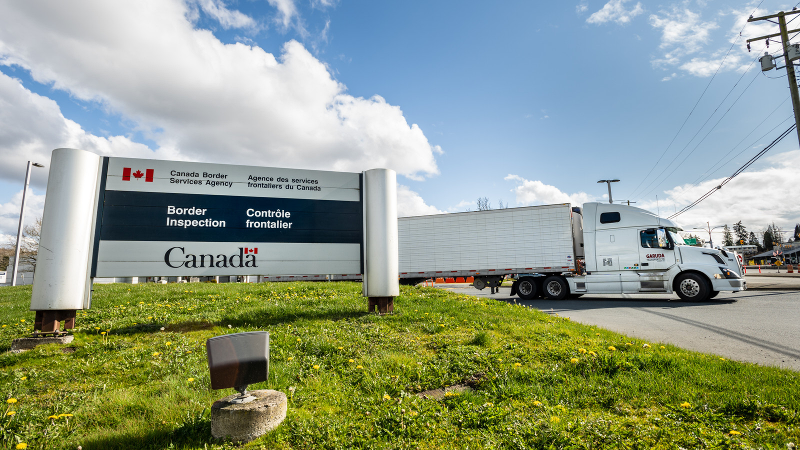 Canadian Travelers Denied Entry To Canada And Sent Back To U.S. For Overlooking Crucial Vehicle Rule