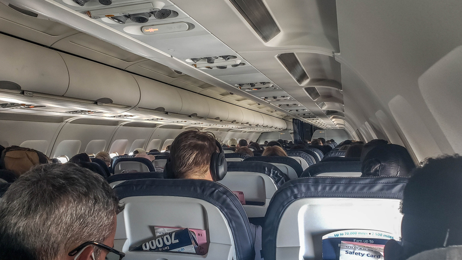 American Airlines Passengers Demand United's Headphones Ban Rule Following 1AM Incident On Red-Eye Flight