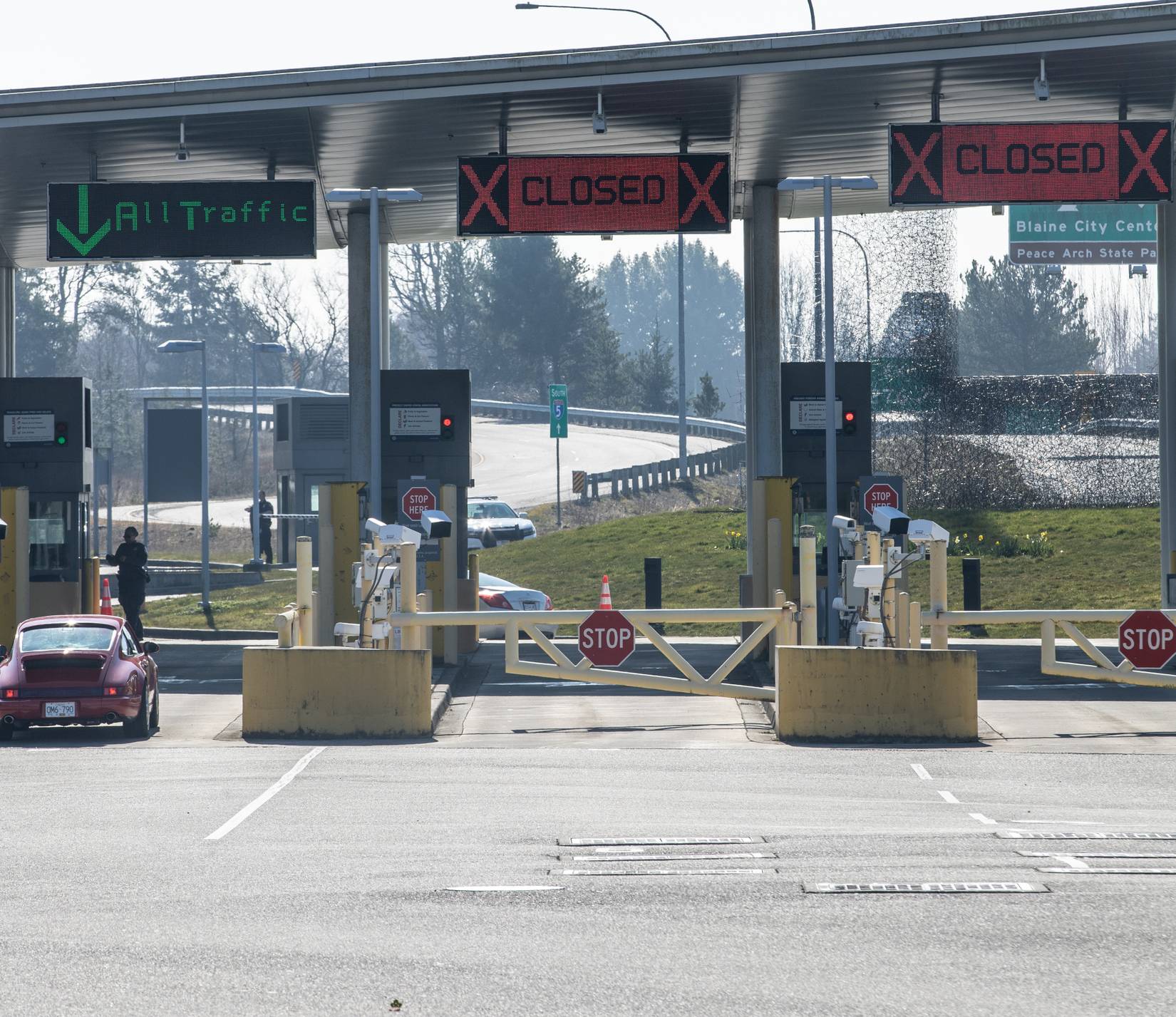 U.S. And Canada border crossing entrance.