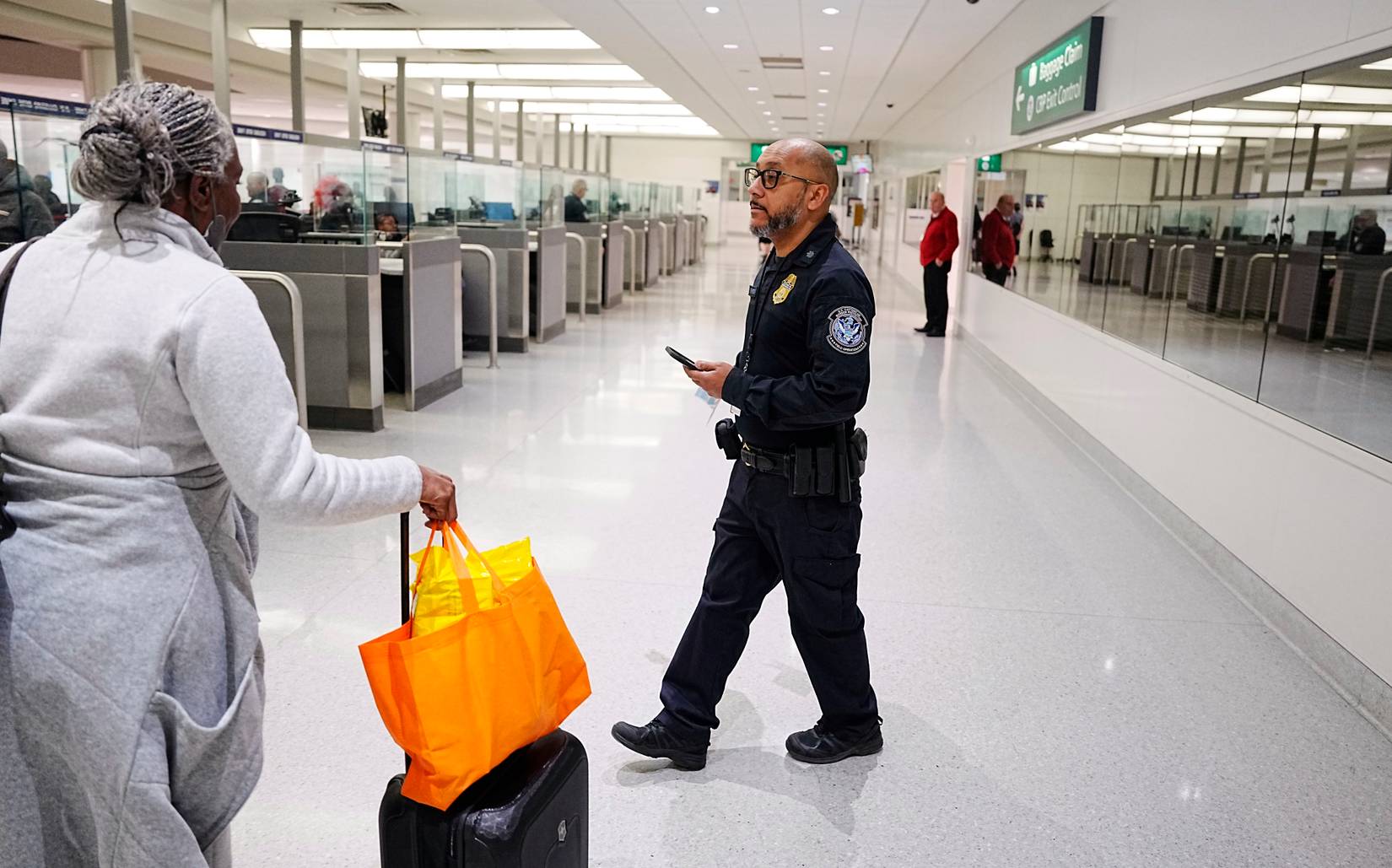 Devic Checks Canadians Warned Of Device Checks At U.S. Border As Homeland Security ...