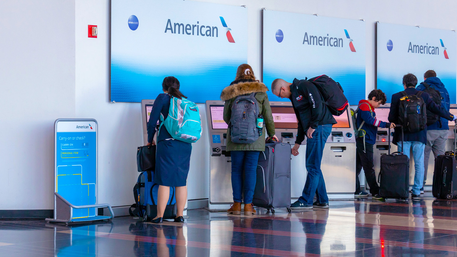 “Don't Fly”: American Airlines Employee Issues Heartbreaking Message To Travelers After Poor Treatment From Passengers