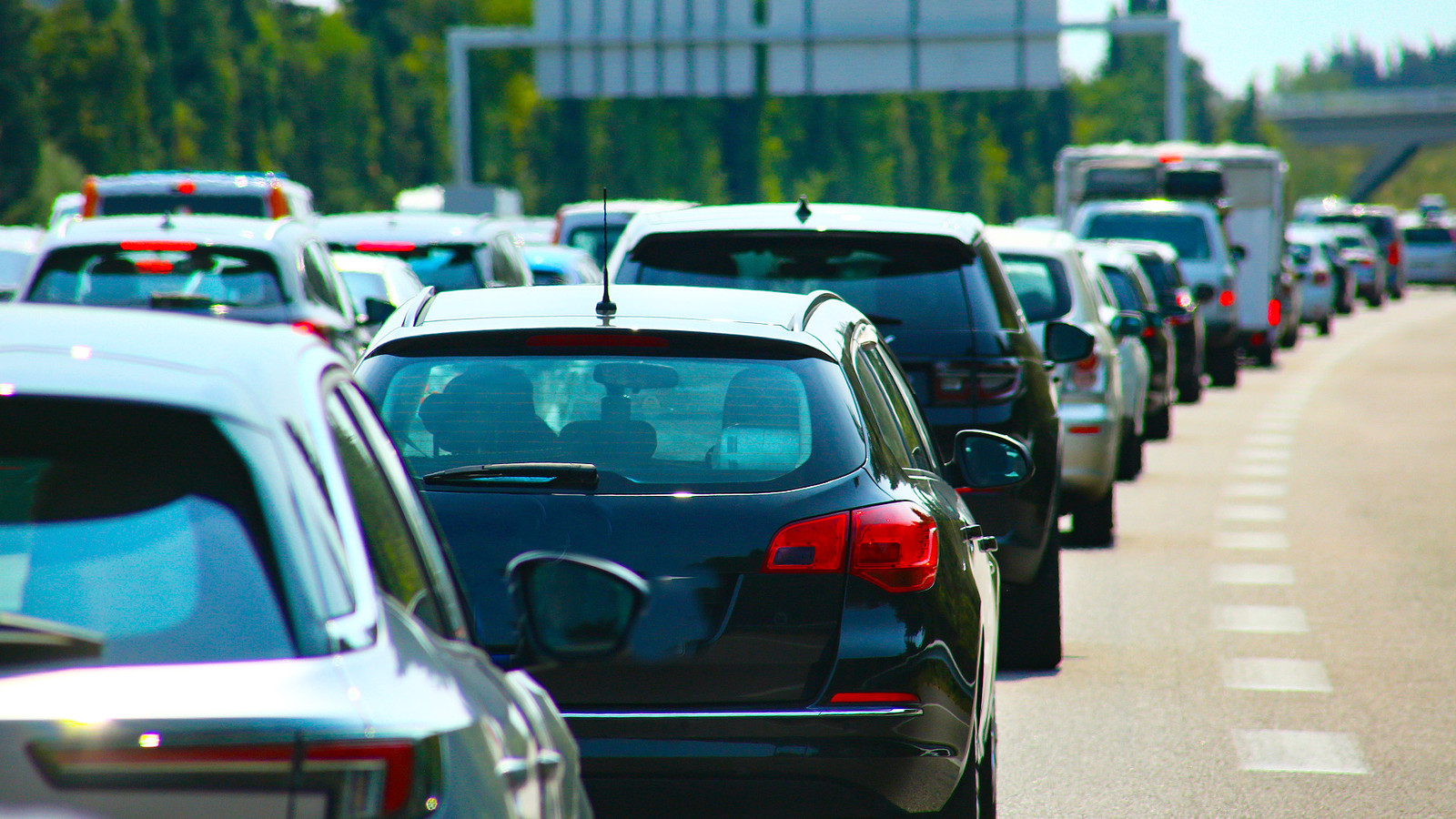 American Travelers Frustrated As Iconic National Park Drive Is Now A Highway At Rush Hour