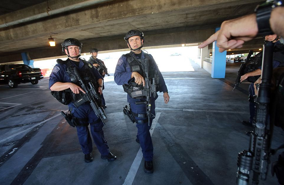 TSA Calls In Bomb Squad After American Airlines Passenger's Phone Shows 15-Minute Timer