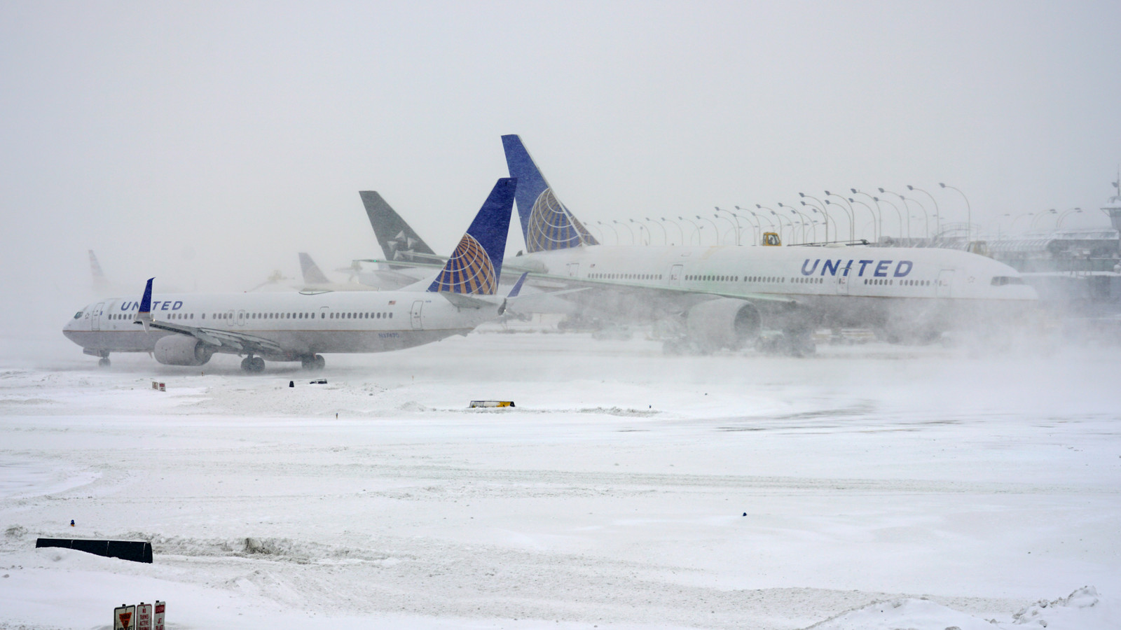 United Airlines Alerts Travelers Of Snowstorm Cancellations At 7 Major Airports
