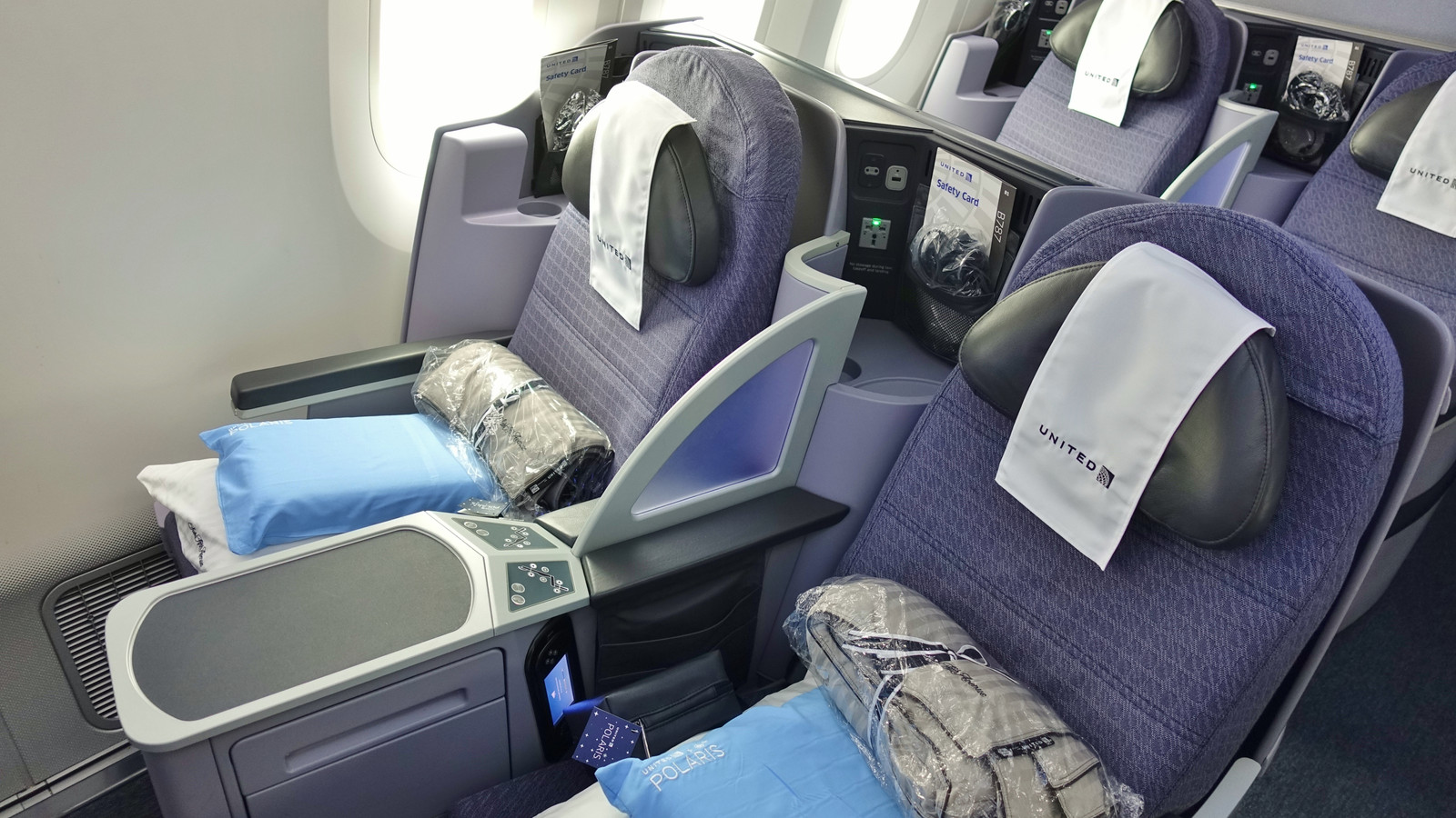United Airlines Flight 1948 Generates Standing Ovation For Enforcing Headphones Ban On Passenger