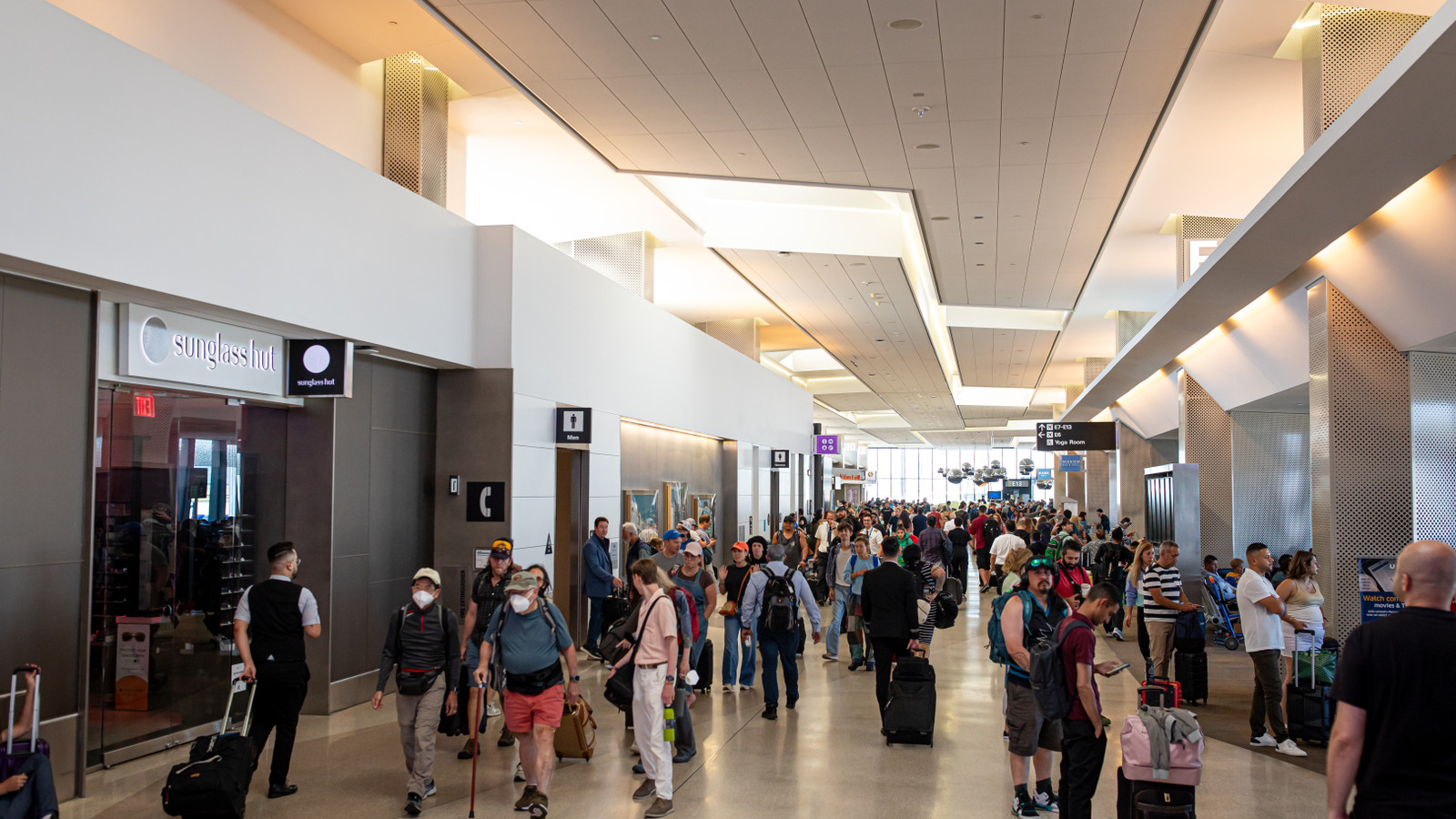 United Airlines Reacts As On-Time Record Is Tested Over FAA Delay And Runway Construction At Its Major Hub