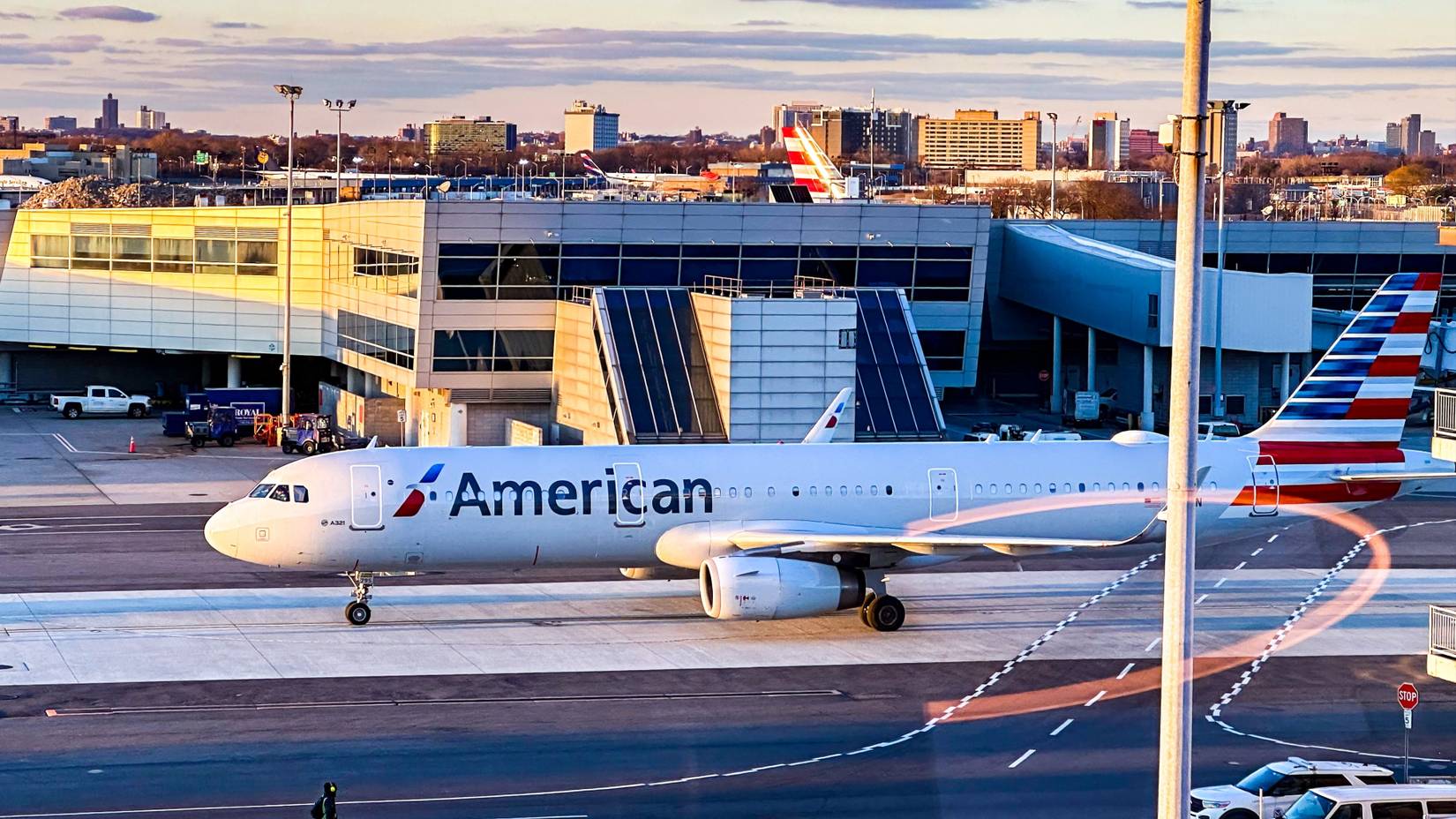 American Airlines Airbus A321 on a runway at John F. Kennedy International Airport (JFK), New York, where American Airlines' Tel Aviv routes are set to resume in January 2027