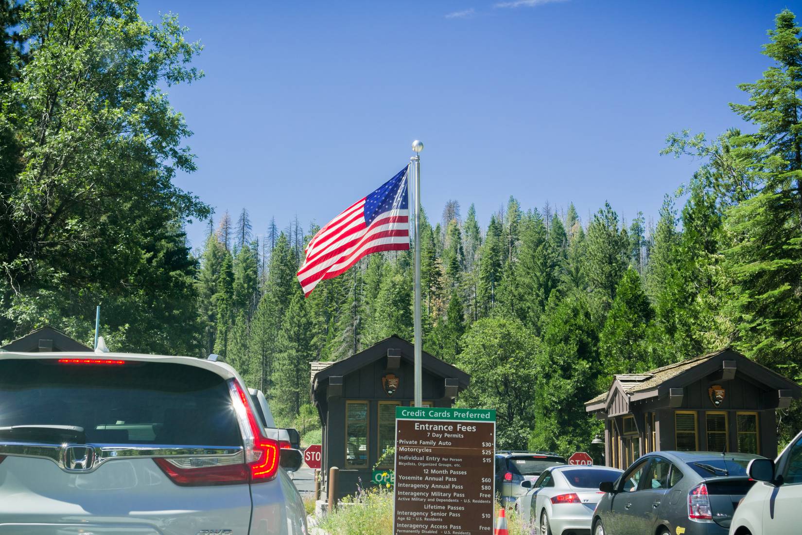 Traffic lines up at entrance to Yosemite National Park on a sunny summer day