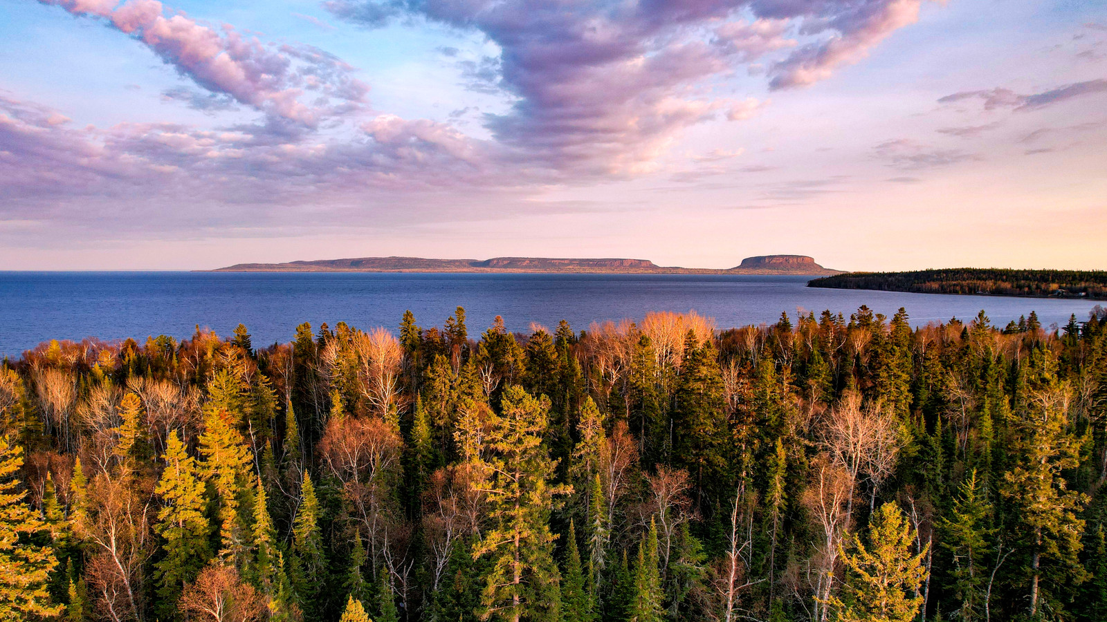 Canadian City Lures American Tourists With New Cross-Border Link To This U.S. State After Iconic Hiking Trail Closure