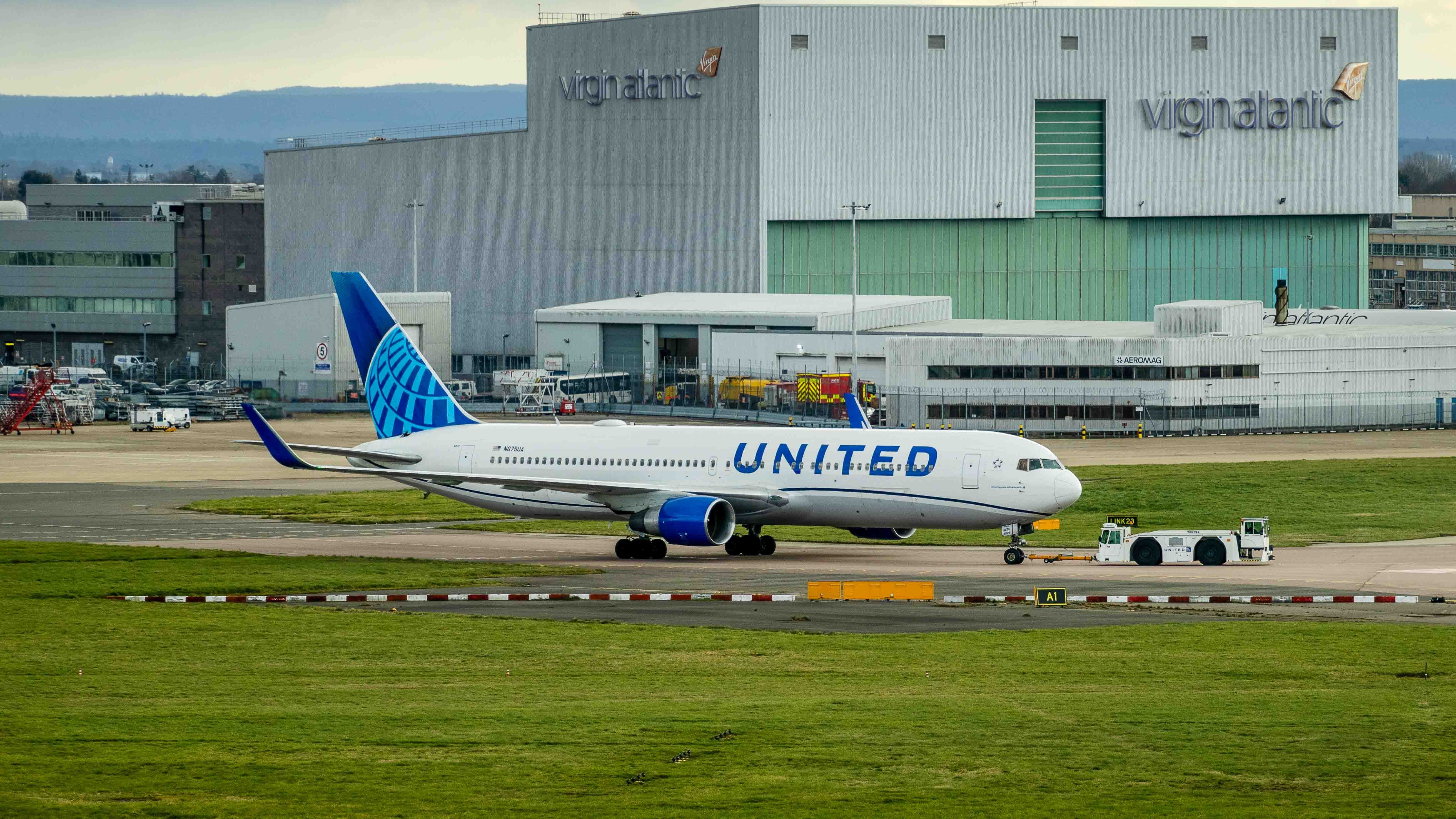 United Airlines Wisely Avoids The Atlantic On Newark-Bound Flight 135 After Catching Fire Mid-Air