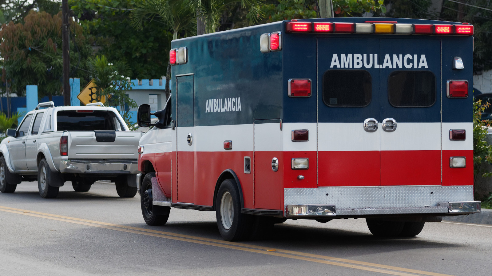 Dominican Republic Beach Resort Fire Kills Tourist And Forced Evacuation Of 1,700 Guests