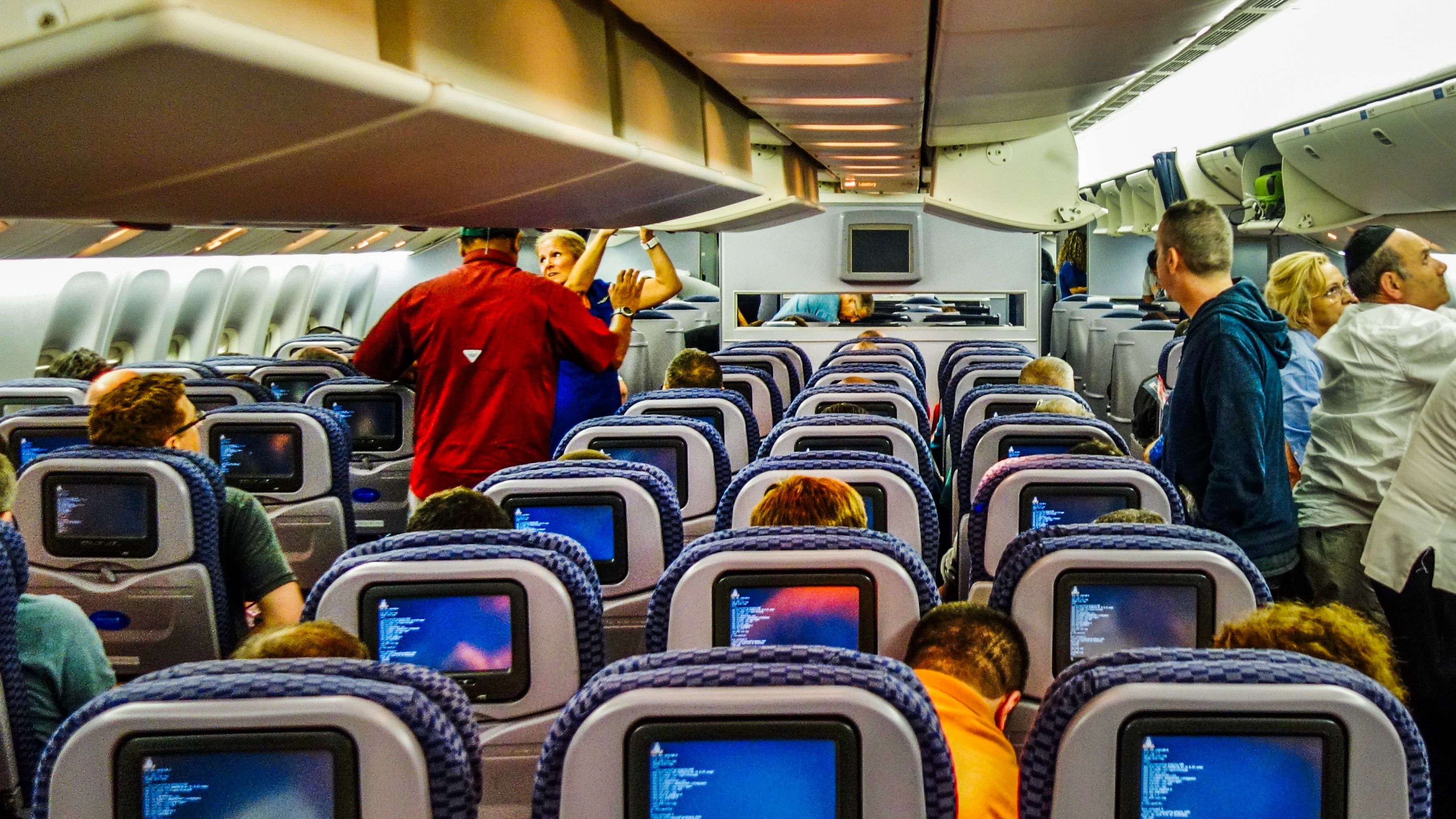 United Airlines Passengers Defy Headphones Rule With "Free Range Parenting" That Disrupts Flight