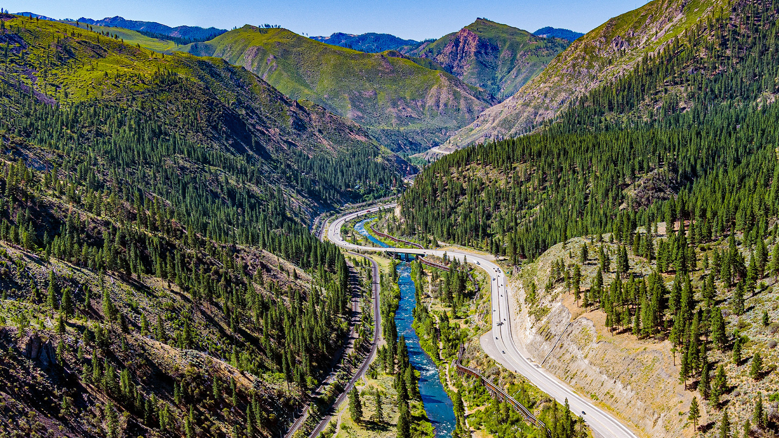 These 3 Summer Cross-Country Road Trips Show You More Of America Than Route 66