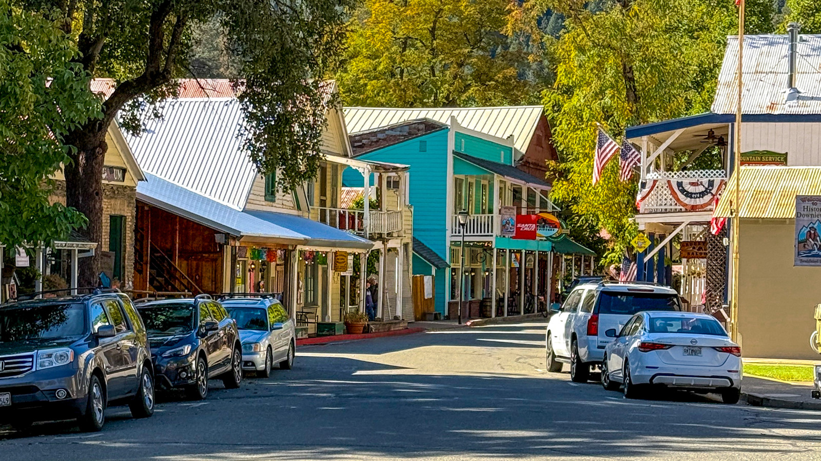 California's Most Underrated Sierra Spot Is A Charming Mountain Town You've Never Heard Of