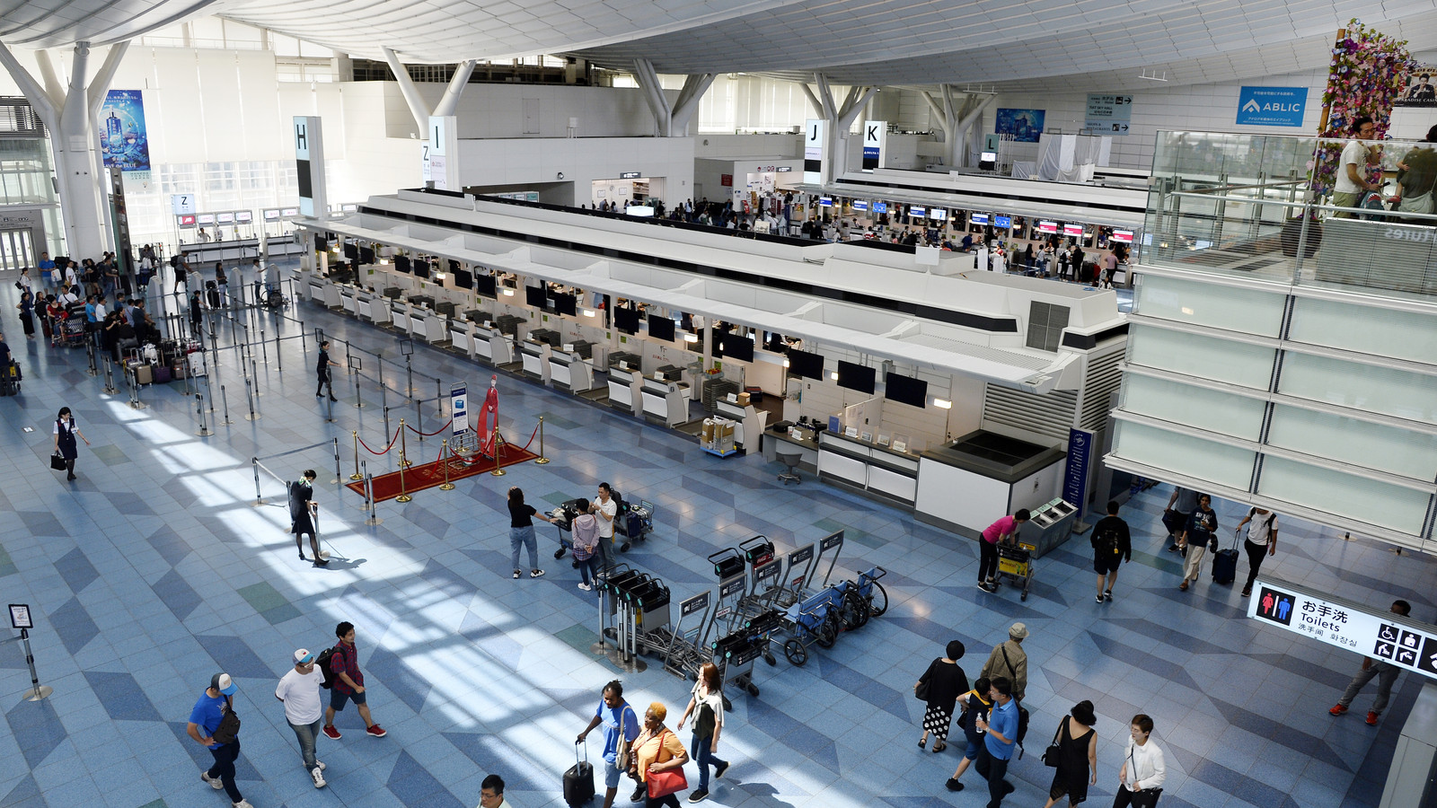 United Airlines Warns Customers Of Booking Flights At Its 3 Major International Hubs As Cancellations Reach Triple Digits