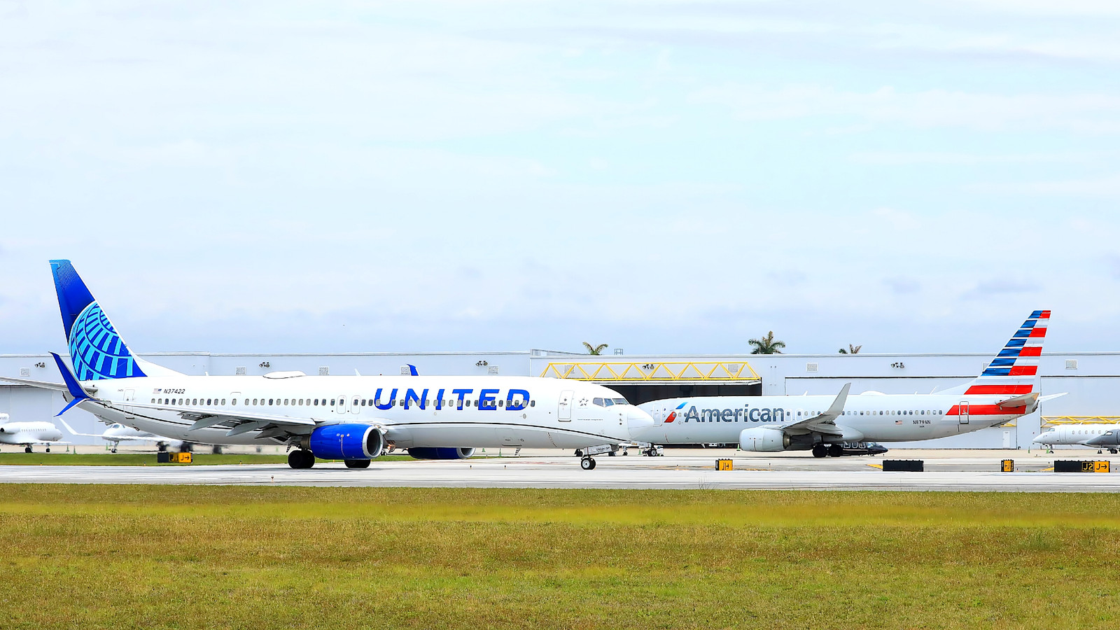 United And American Airlines' Major Hubs Dominate Ranking Of Worst U.S. Routes For Over 3-Hour Delays