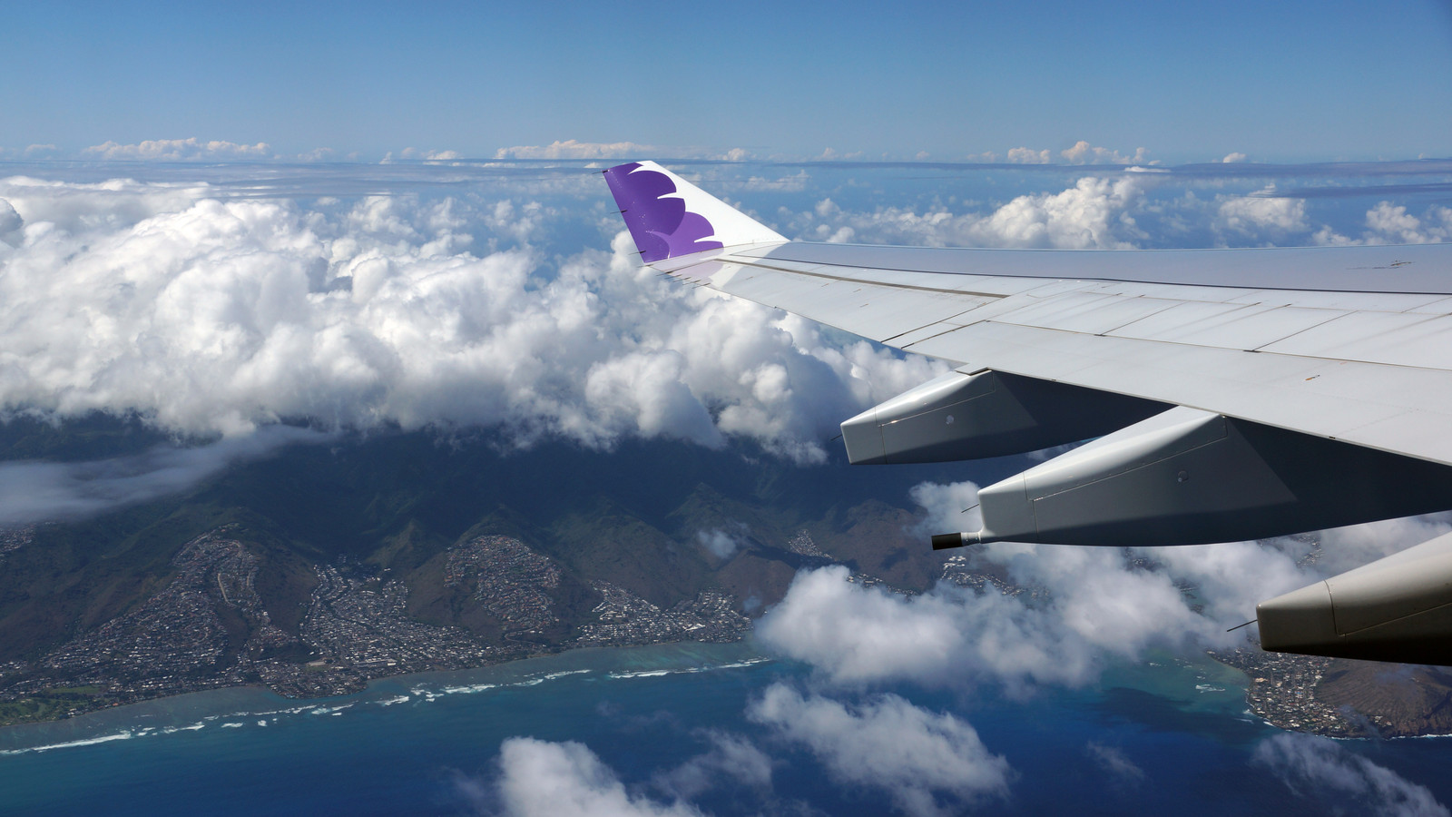 U.S. Airline Leaves Economy Passengers Speechless After Cutting Free Meals Starting July 1