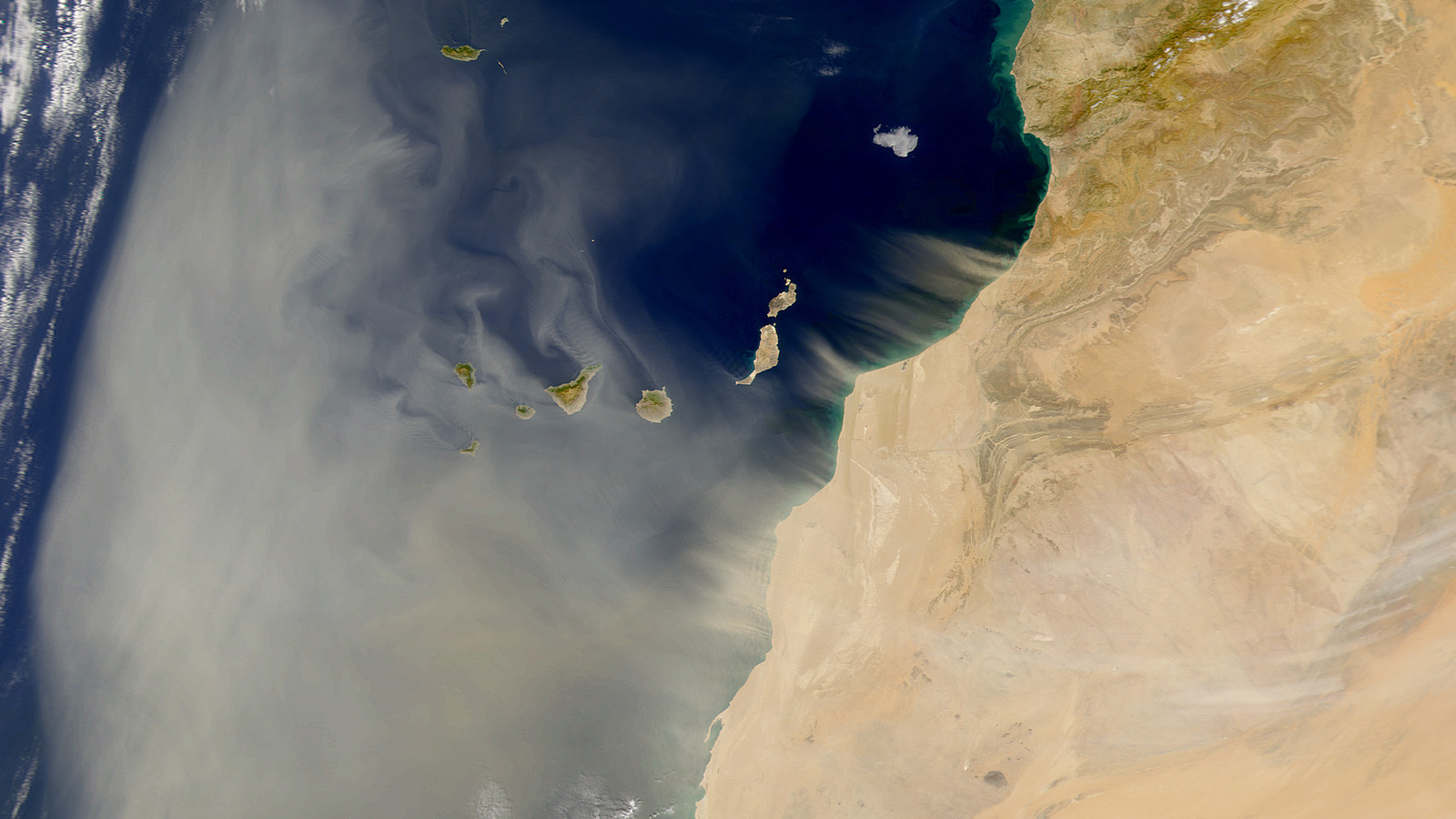 U.S. Travel Faces Incoming Disruption As African Sahara Desert Cloud Heads Toward The East Coast