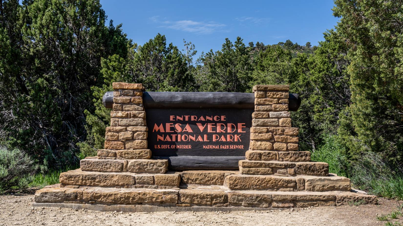 Entrance sign of Mesa Verde National in Colorado
