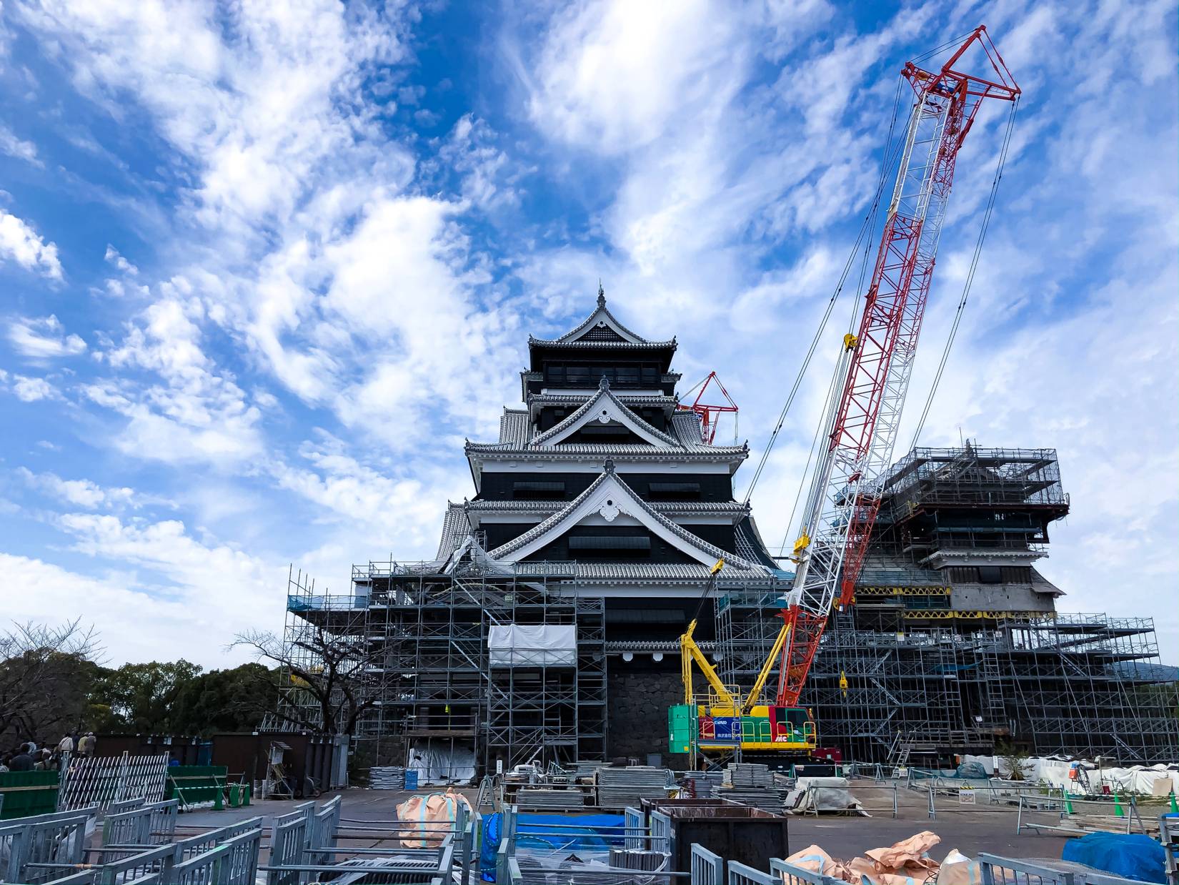 Kumamoto castle under construction after earthquake damage in 2016