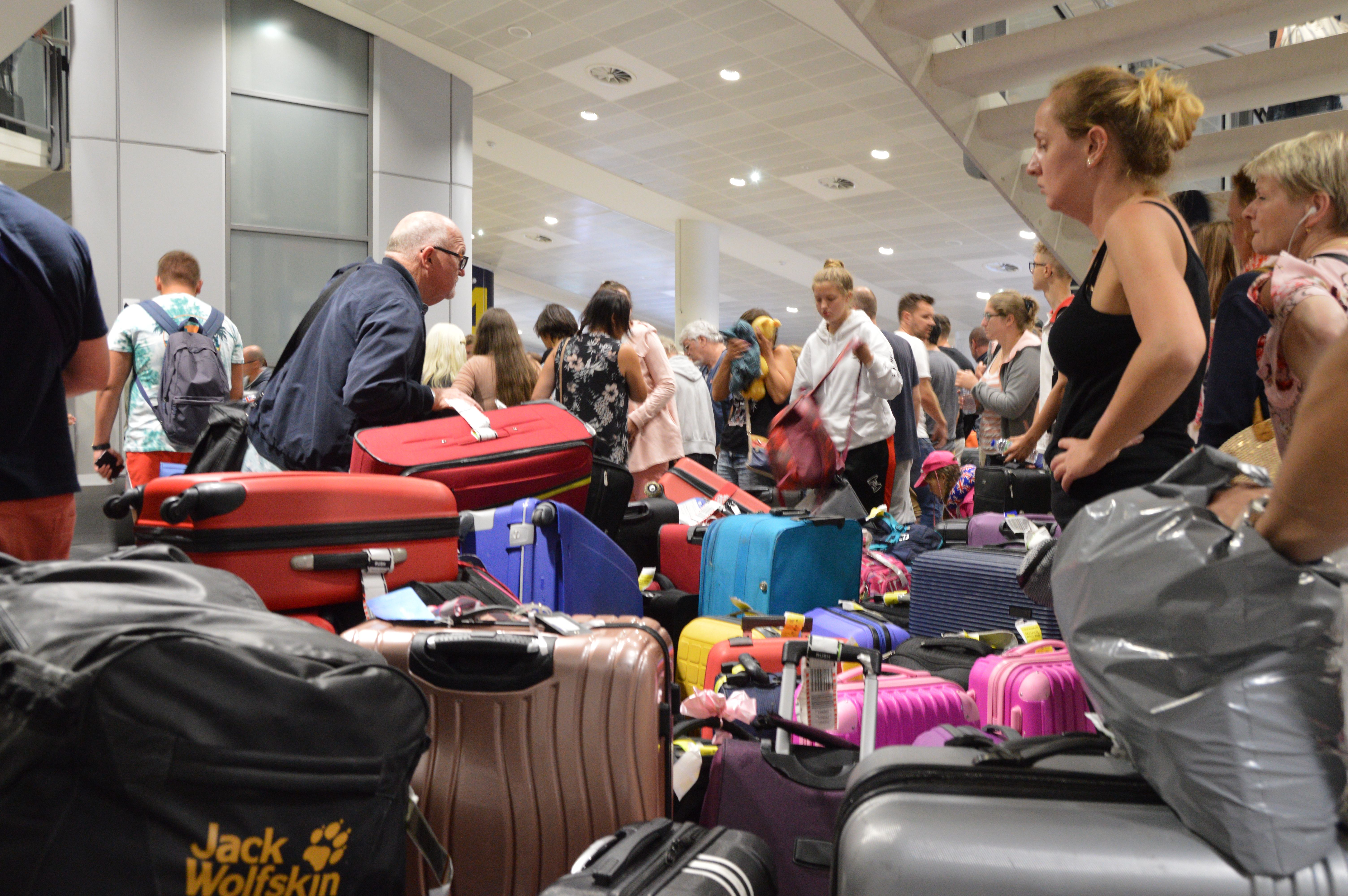 FAA Stops Flights At 13 Major U.S. Airports As Cancellations Exceed The 4,000 Mark In Two Days