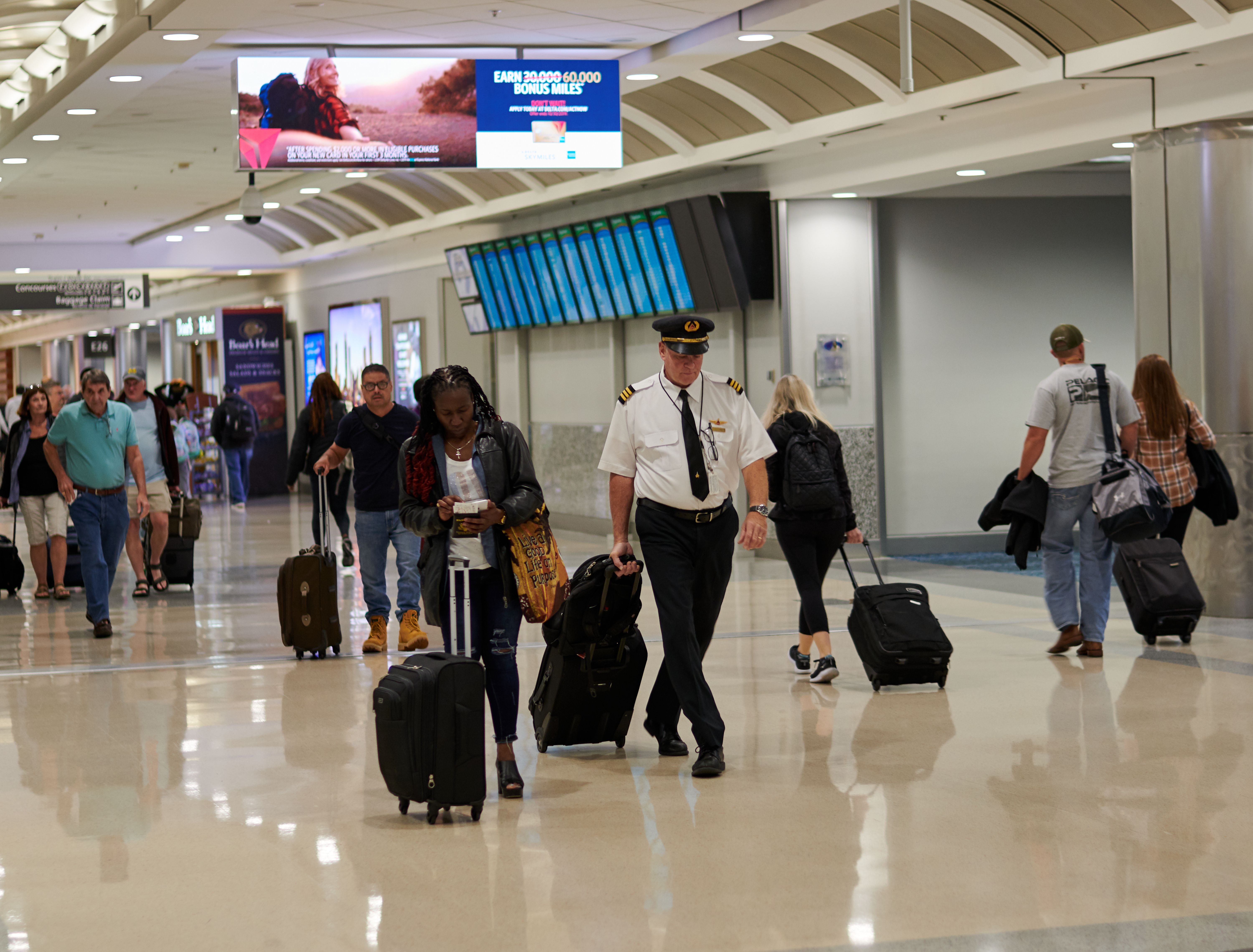 Delta Air Lines Pilot's Humble Gesture On Delayed Flight At Atlanta Hartsfield-Jackson Airport Receives Passenger Applau