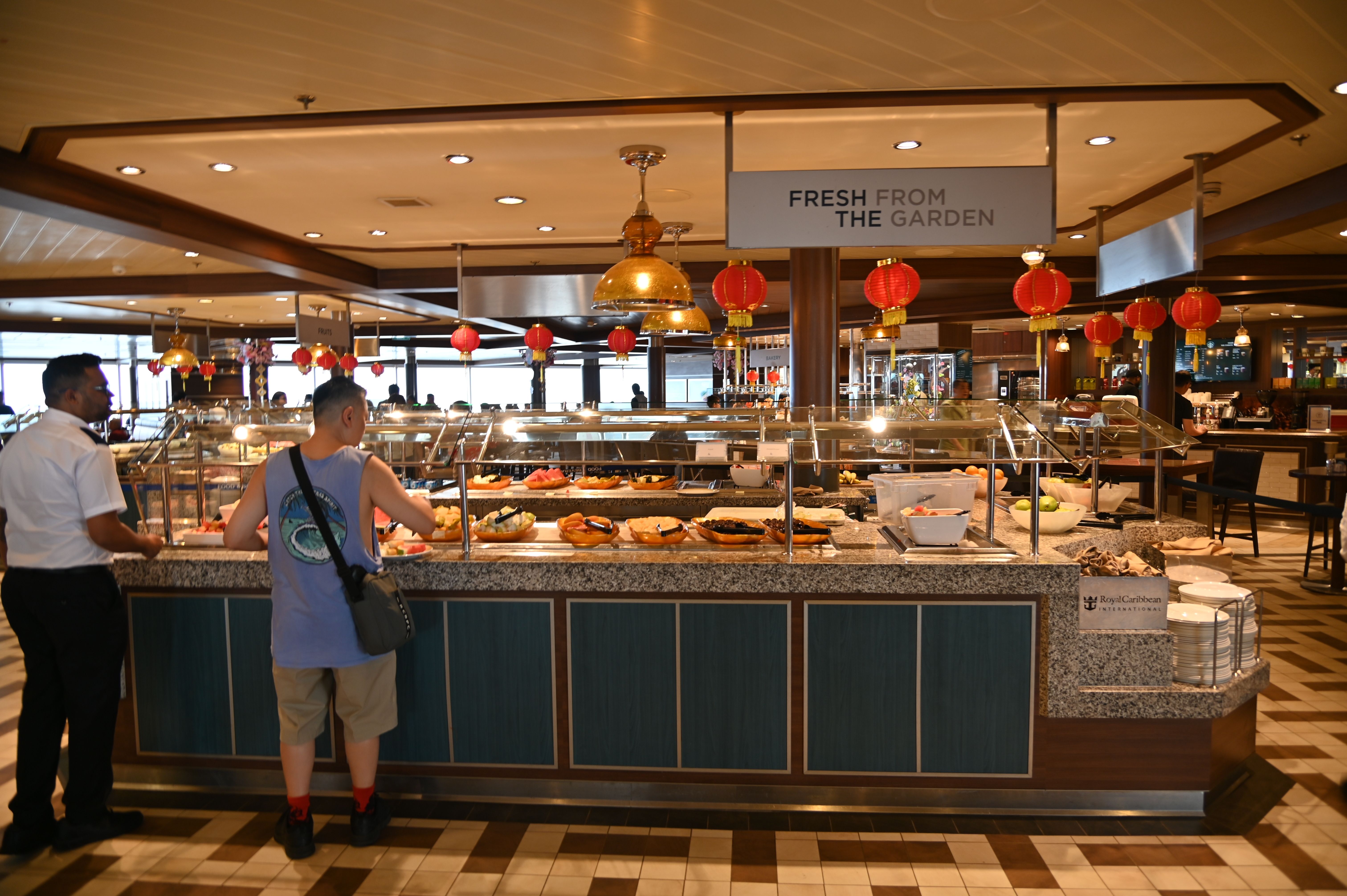Princess Cruises Applauded After Beating Royal Caribbean To It With A New "Chair-Hogging" Buffet Sign Warning For Guests