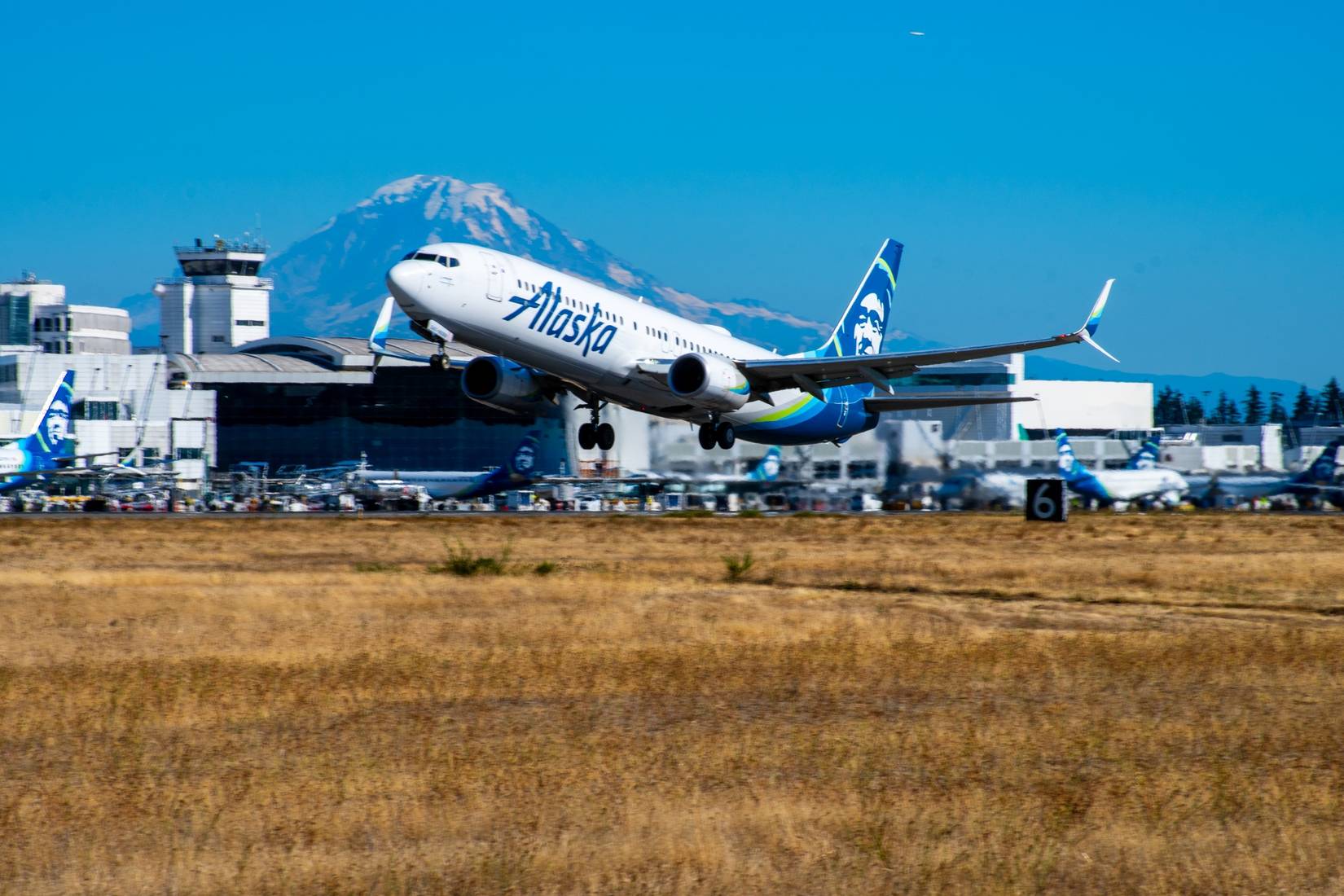  Alaska Airlines Lifting Off In Front of Mount Rainier, Seattle-Tacoma International Airport