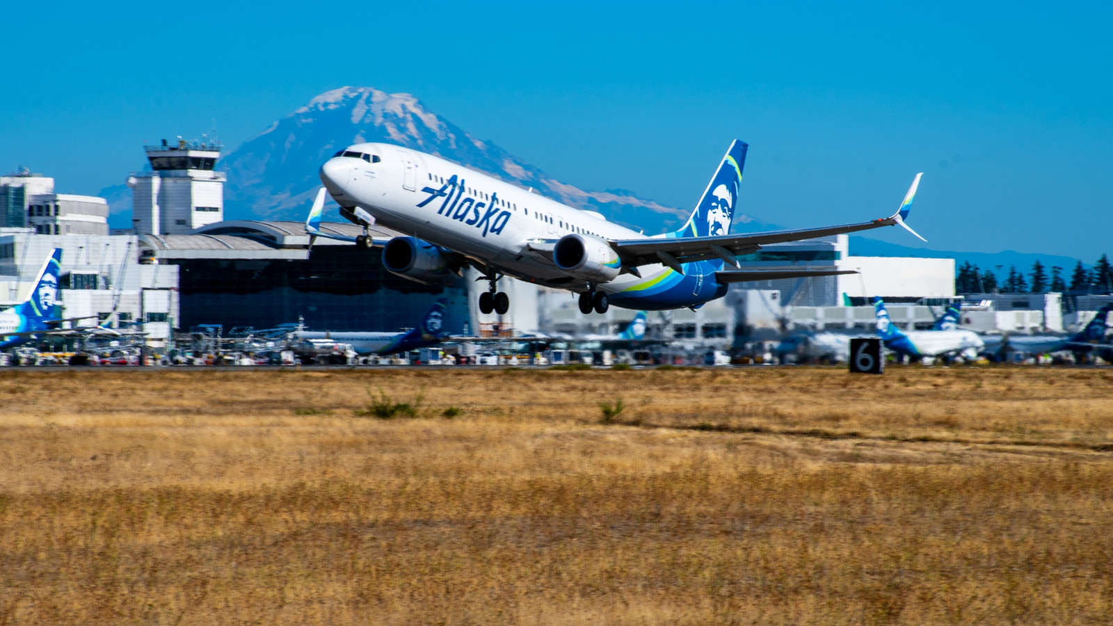 Alaska Airlines Flight To Seattle-Tacoma International Airport Declares Emergency Over The Atlantic Ocean