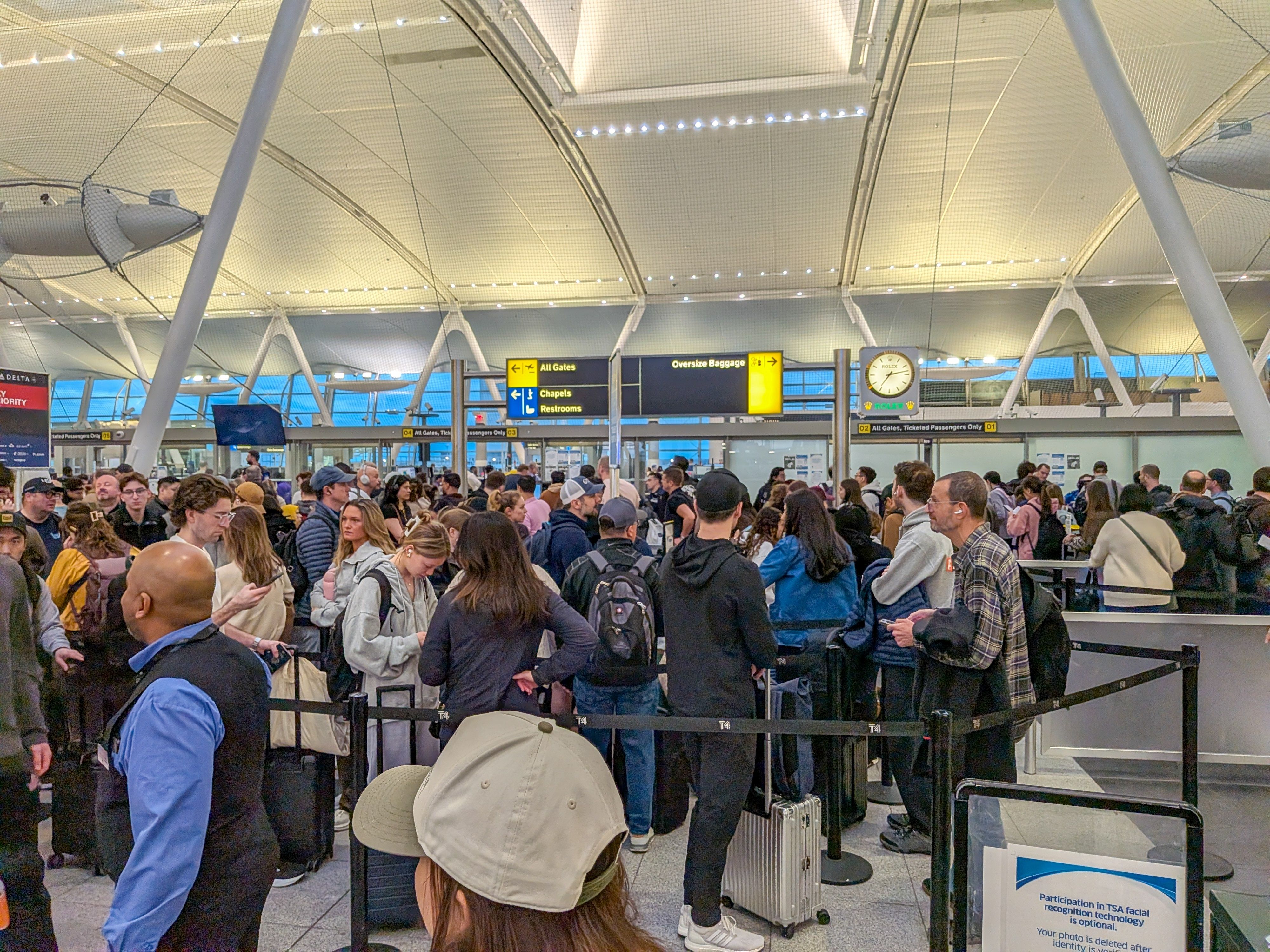 FAA Stops All Flights At 10 Different East Coast Airports: U.S. Airlines Face Thousands Of Cancellations
