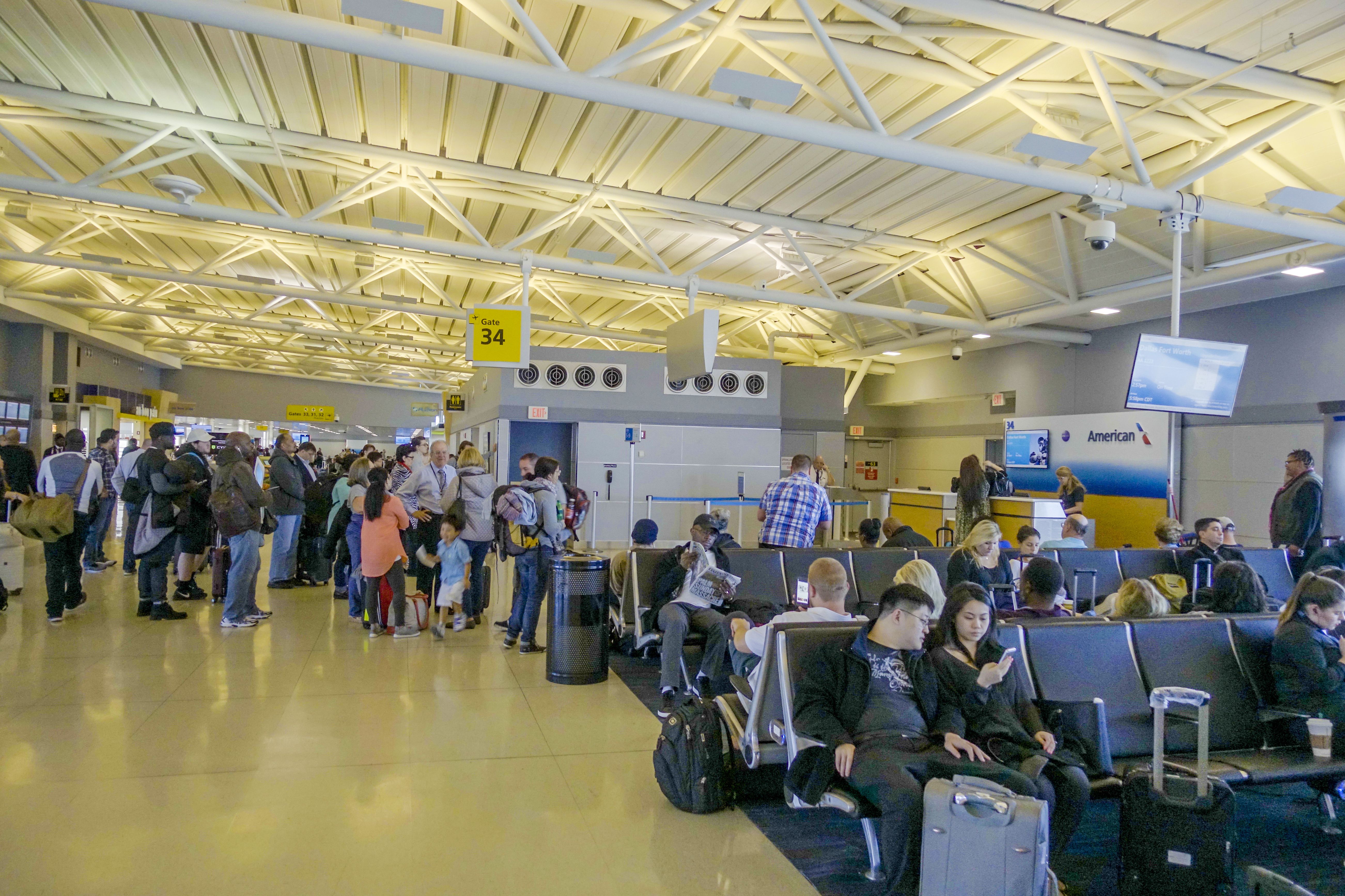 American Airlines' Major Hub Stops All Flights Over Ground Stop: Airport Cancels Most Flights Worldwide