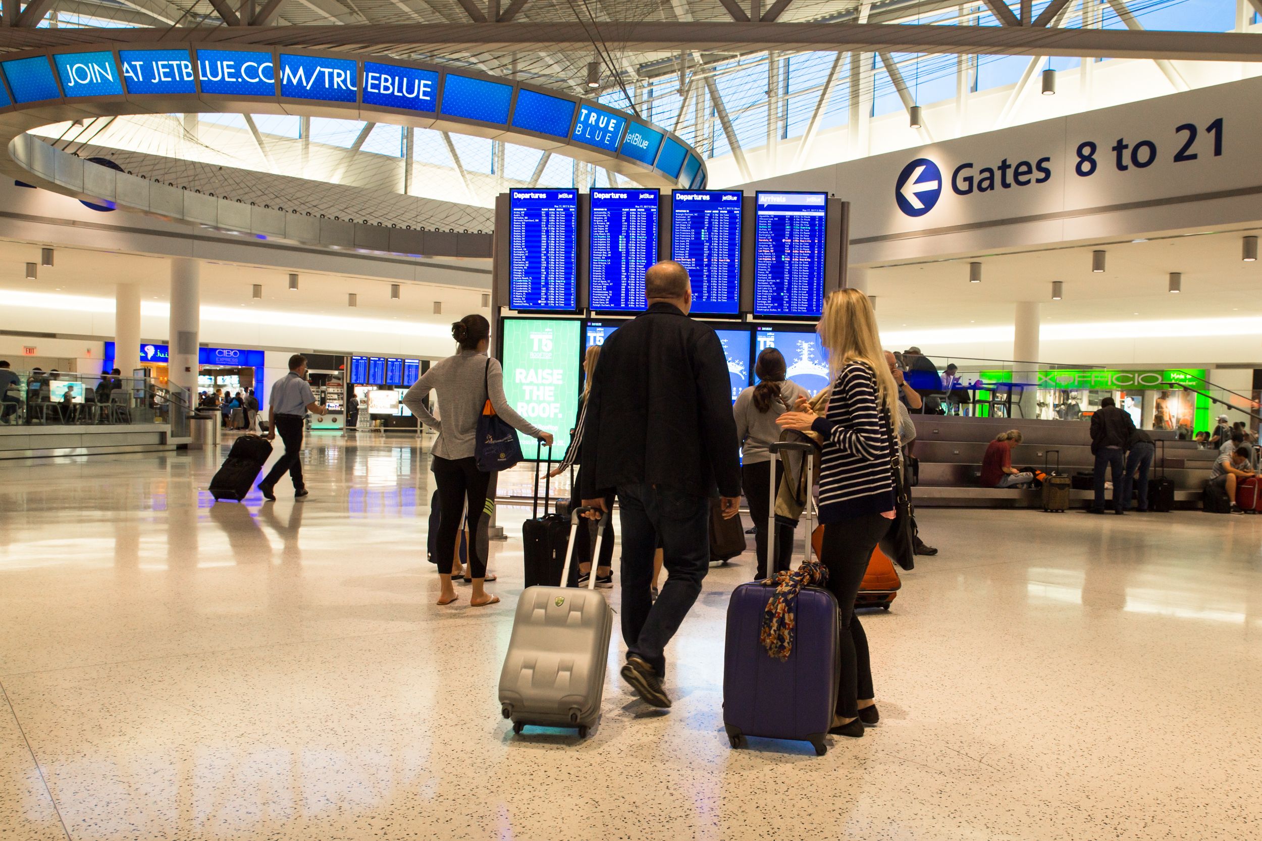 JetBlue Passenger Urged To Delete Facebook Post After Possible FAA Violation