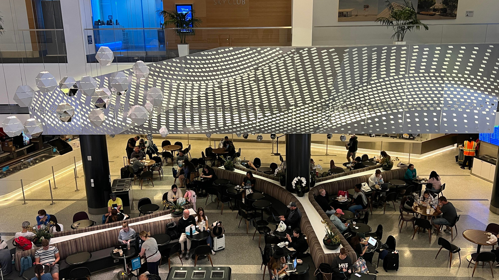 Hawaii Vacationers Face Mounting Flight Cancellations Amid Tropical ...